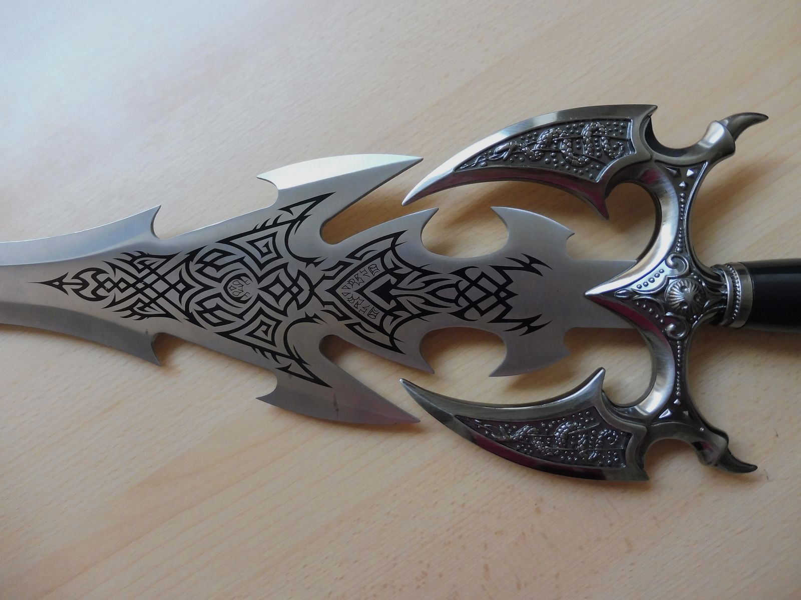 Spada dell'Oscurità" / "Sword of Darkness" replica? Artista fantasy Kit Rae Kilgorin / "La storia delle spade degli Antichi"?