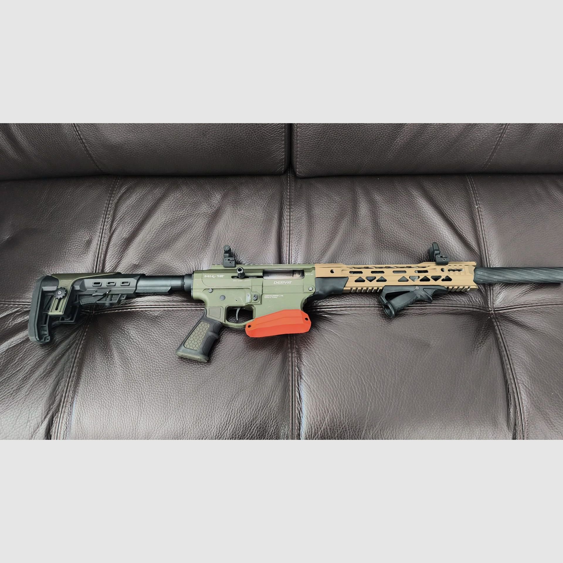 Escopeta semiautomática Derya MK12 12/76 defectuosa