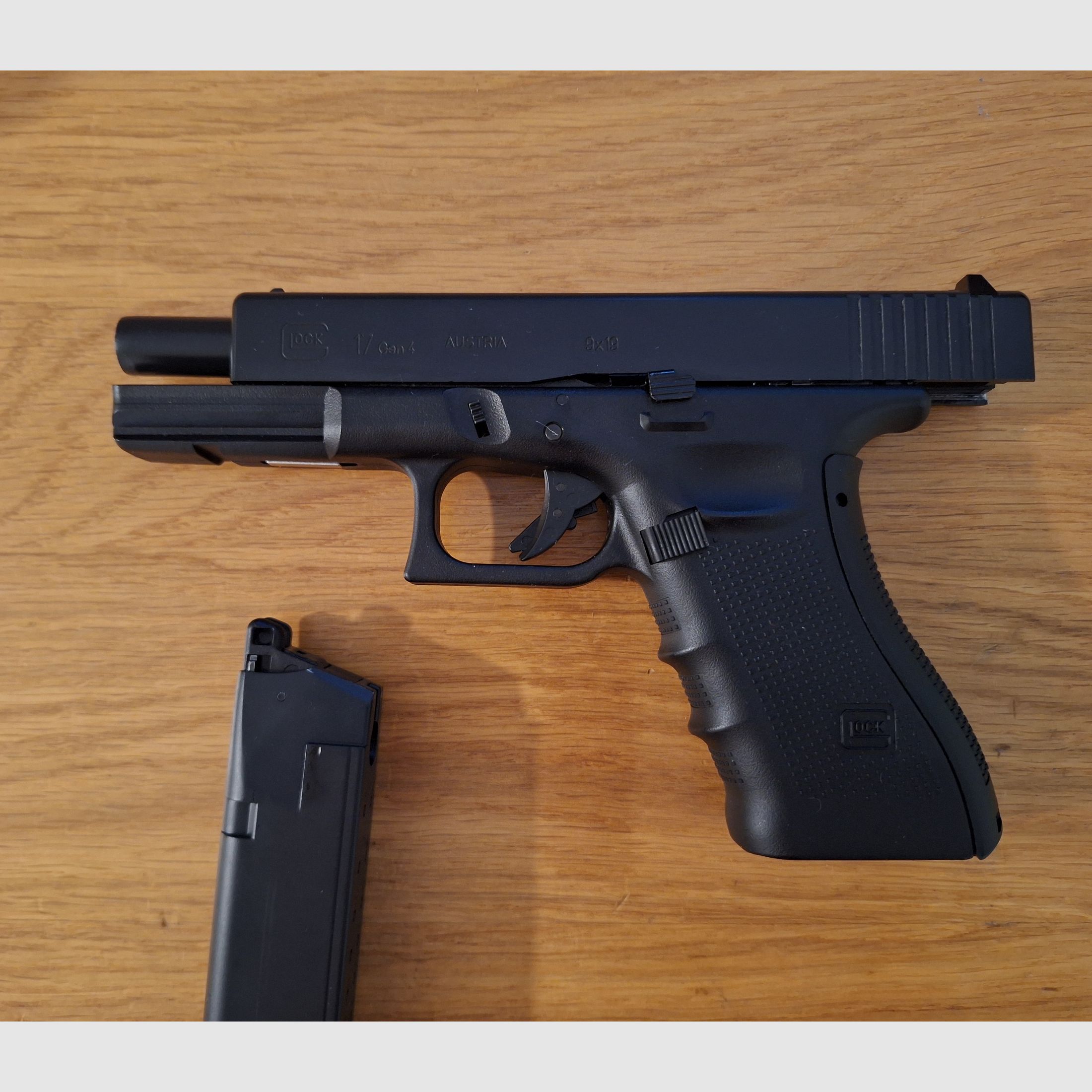 Glock 17 Gen4 Co2 guter Zustand 4,5 mm Stahl-BB mit Blowback