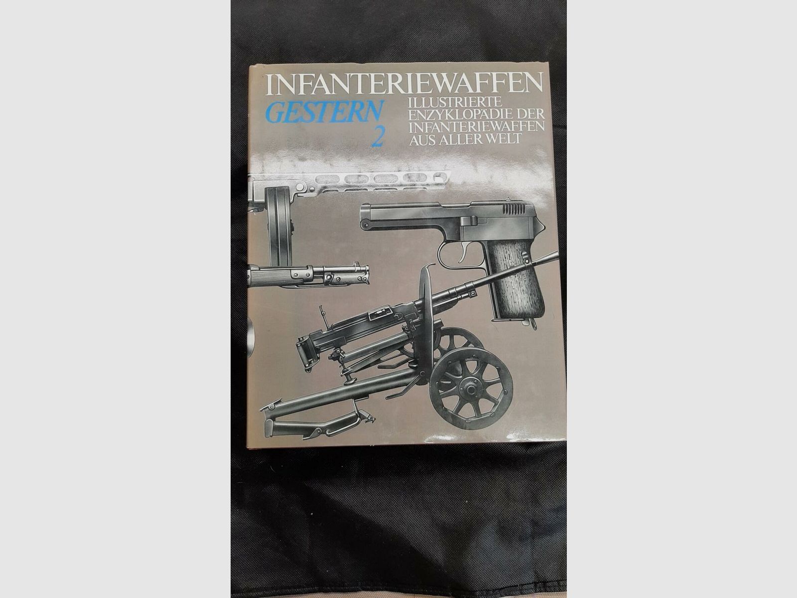 Infanteriewaffen - Fachbuch - 2 Bände