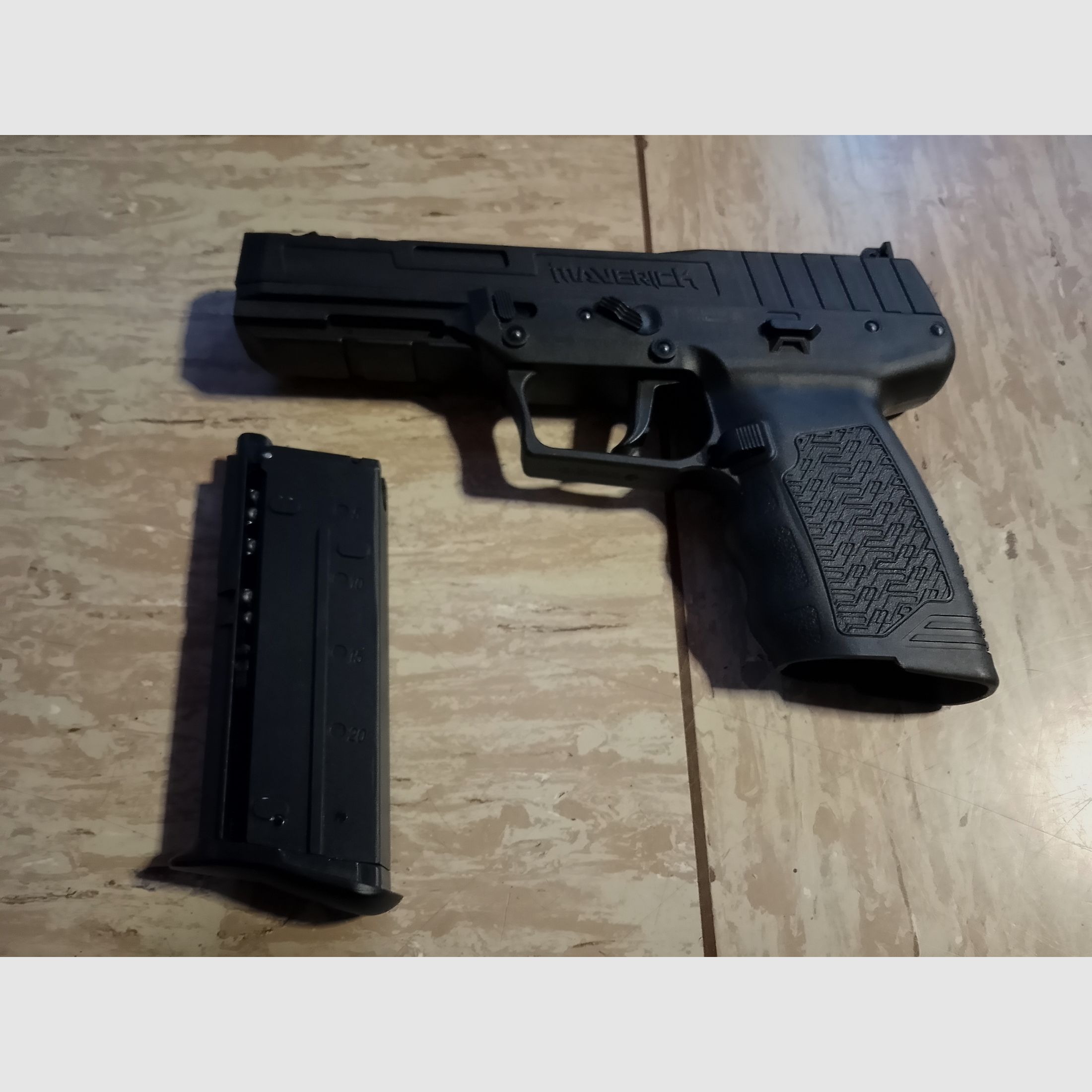 Kli Maverick GBB Gas Blow Back Airsoft Pistole mit Zubehör Greengas + Stahl + 0,20g H&K + ASG  BB's Set 