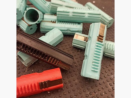 Piston standard avec 3 dents en acier (A.N.; Limited)