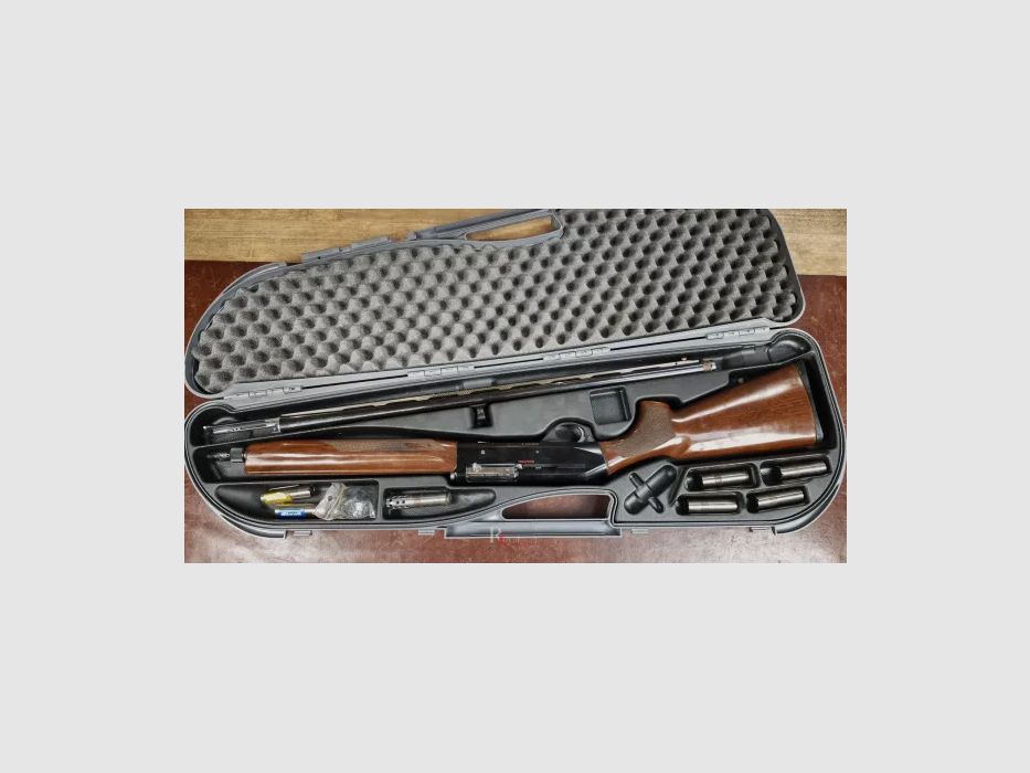 Używany - Strzelba samopowtarzalna Model CENTRO Kal. 12/76 Benelli, zdjęcie 3 z 9