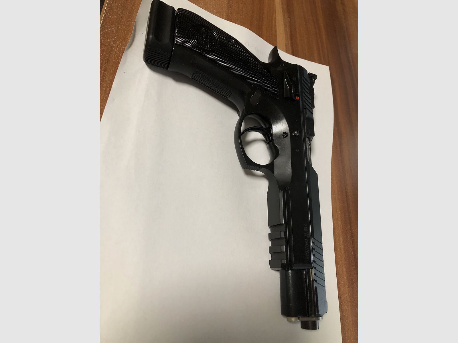 Verkauf halbautomatische Pistole von Haus CZ-Taipan Pro-Tuning und inklusive KK-Pistole, als Geschenk!