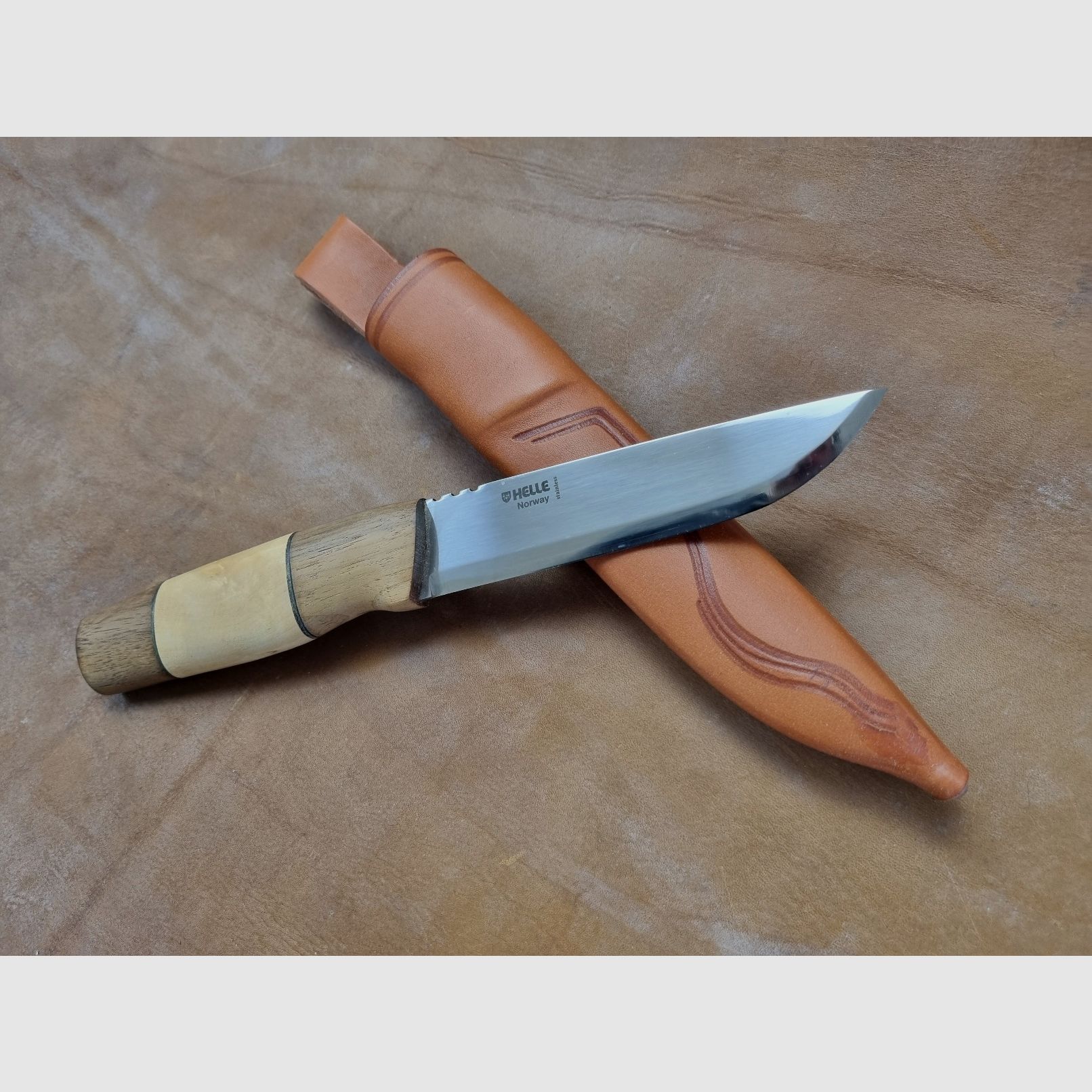 Helle Outdoormesser Modell 90 Brokar Nussbaum Birkenholz Lederscheide