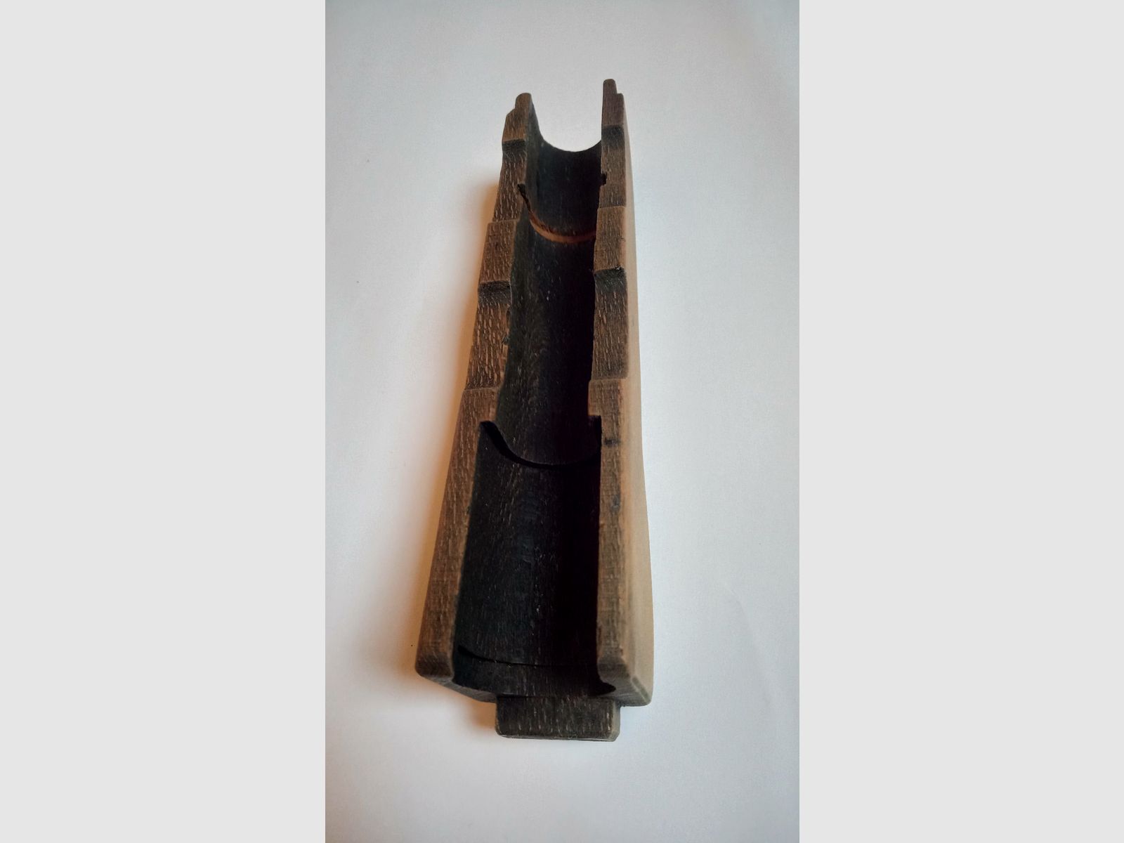 Unterer Handschutz aus Holz einer Mpi-KM  ost-deutsche AKM / AK47