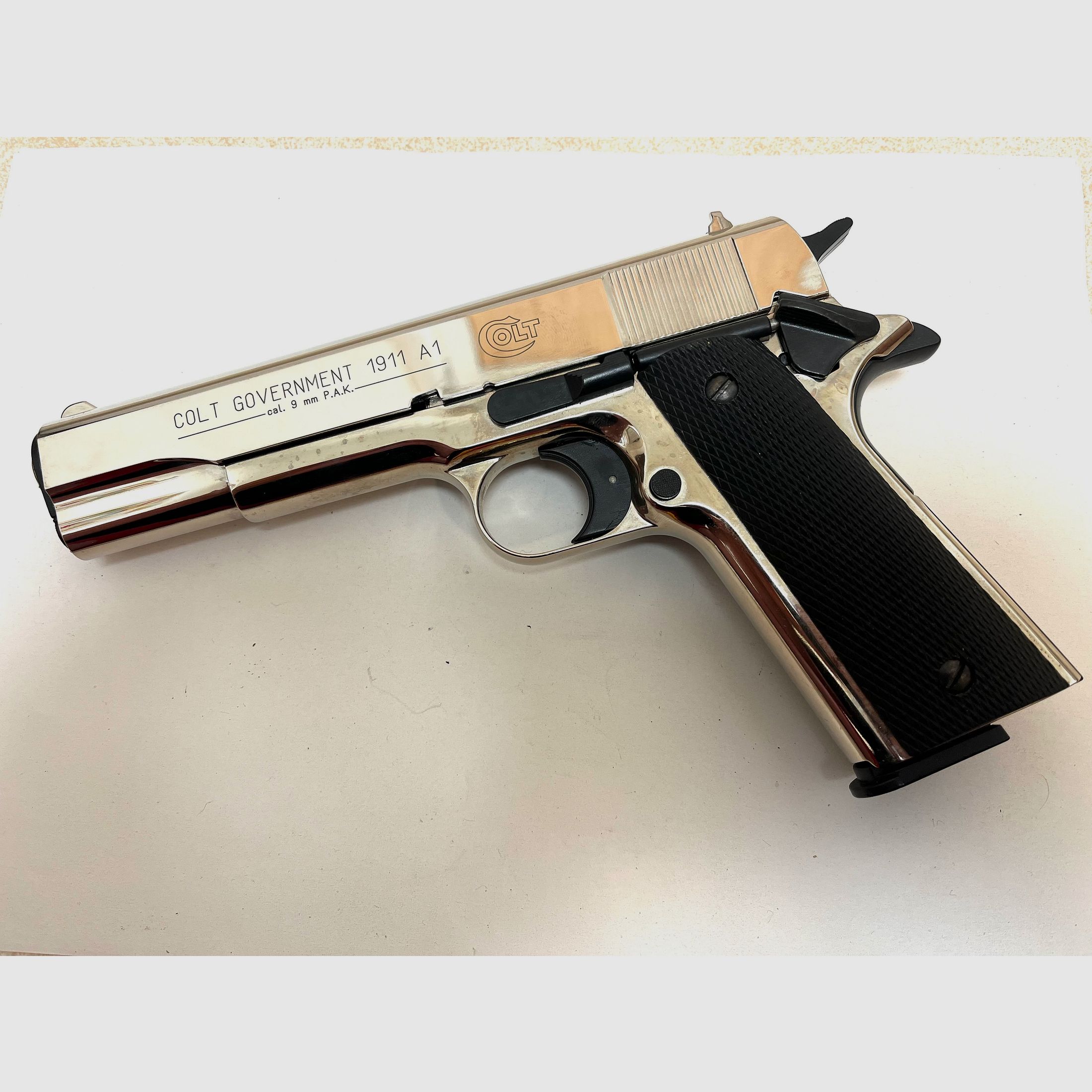 ••• Colt Government 1911 Griffschalen - Kunststoff - original •••