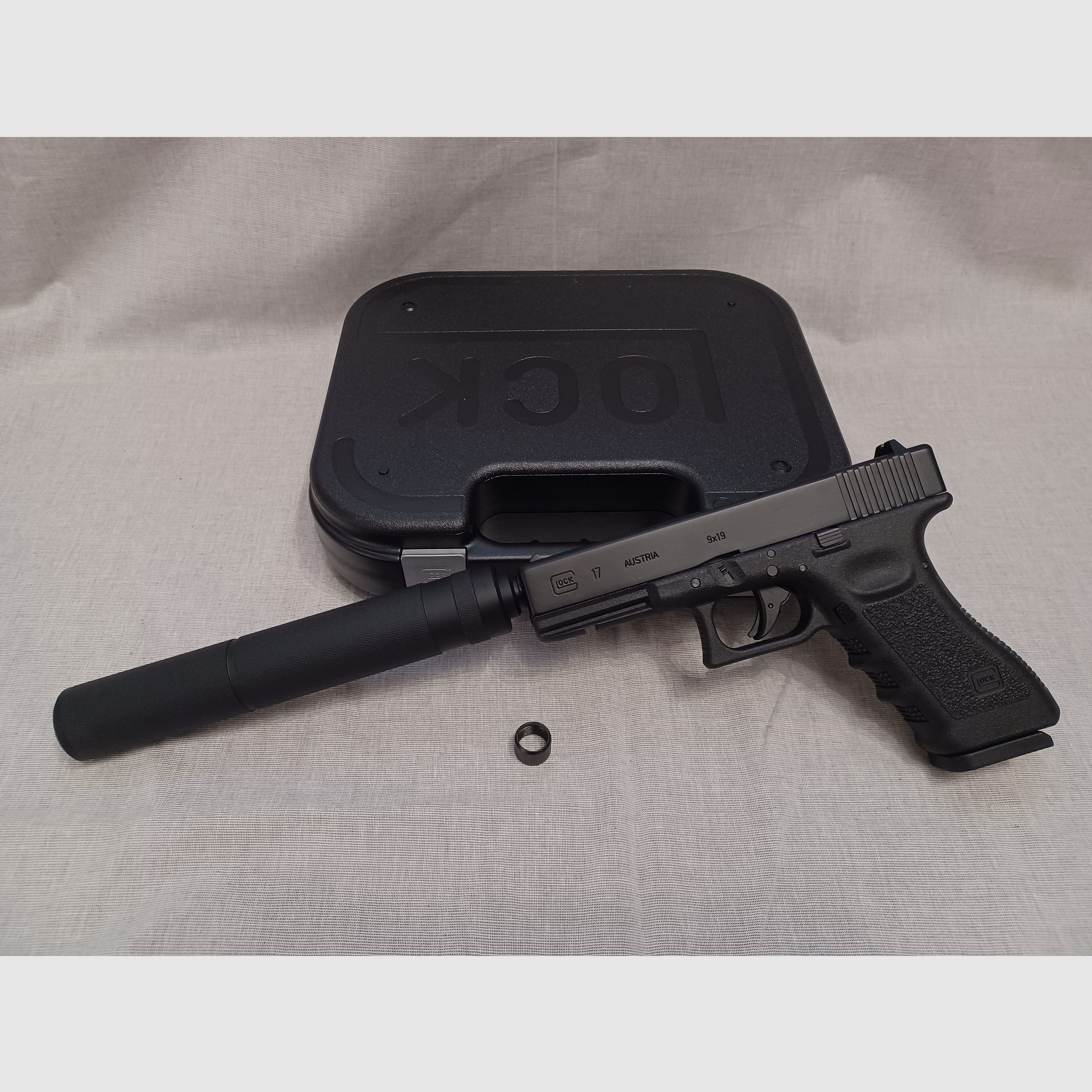 Glock 17 Gen3 / Schalldämpfer / 4,5 mm BB / CO2 / Pistole / OVP (5)
