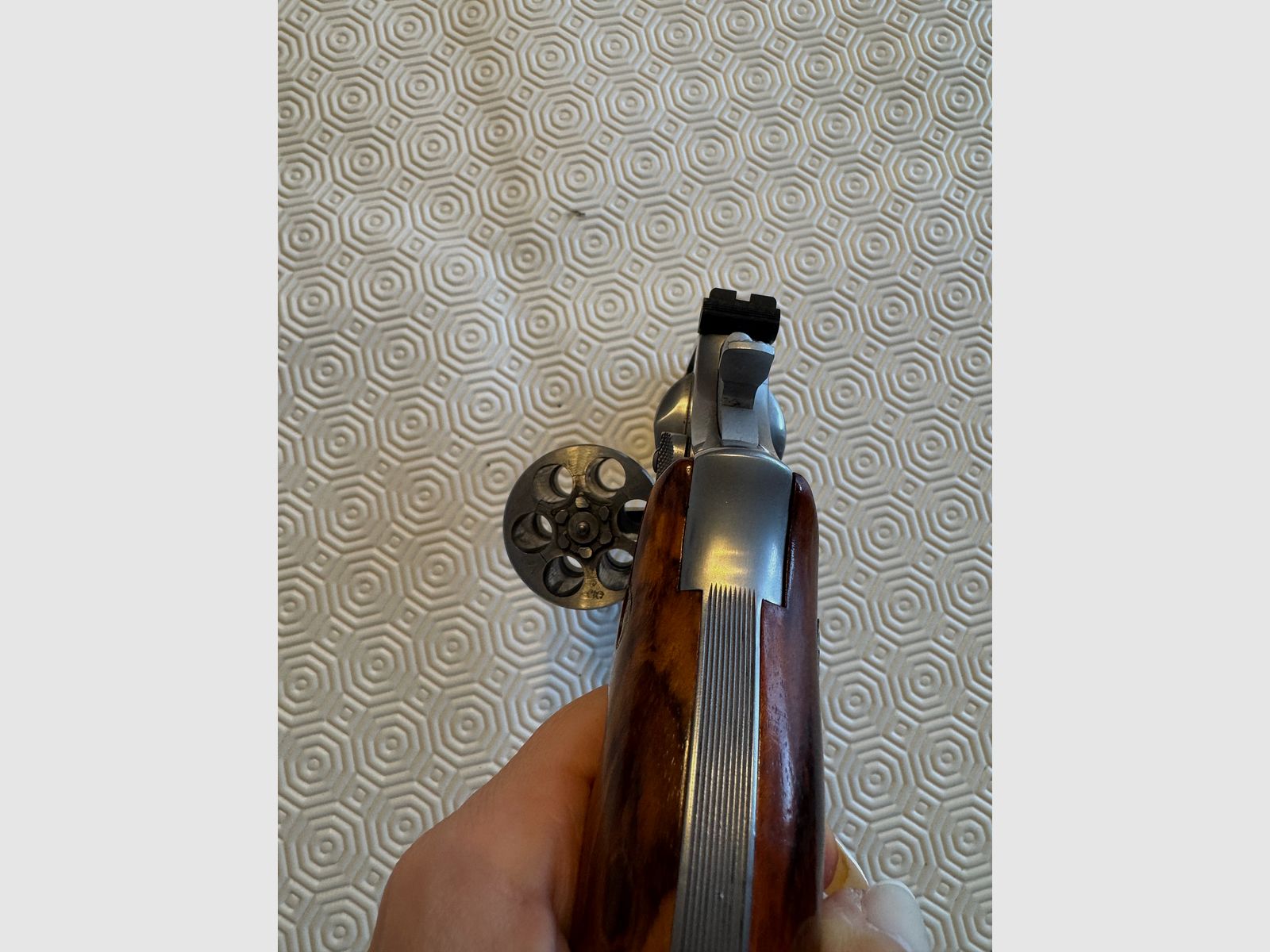 Smith & Wesson Modell 686 – Kaliber .357 Magnum – Lauflänge 2,5” – sehr wenig geschossen (ca. 10 Schuss)