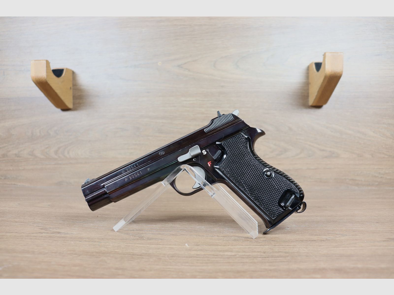 P210, image 2 sur 2