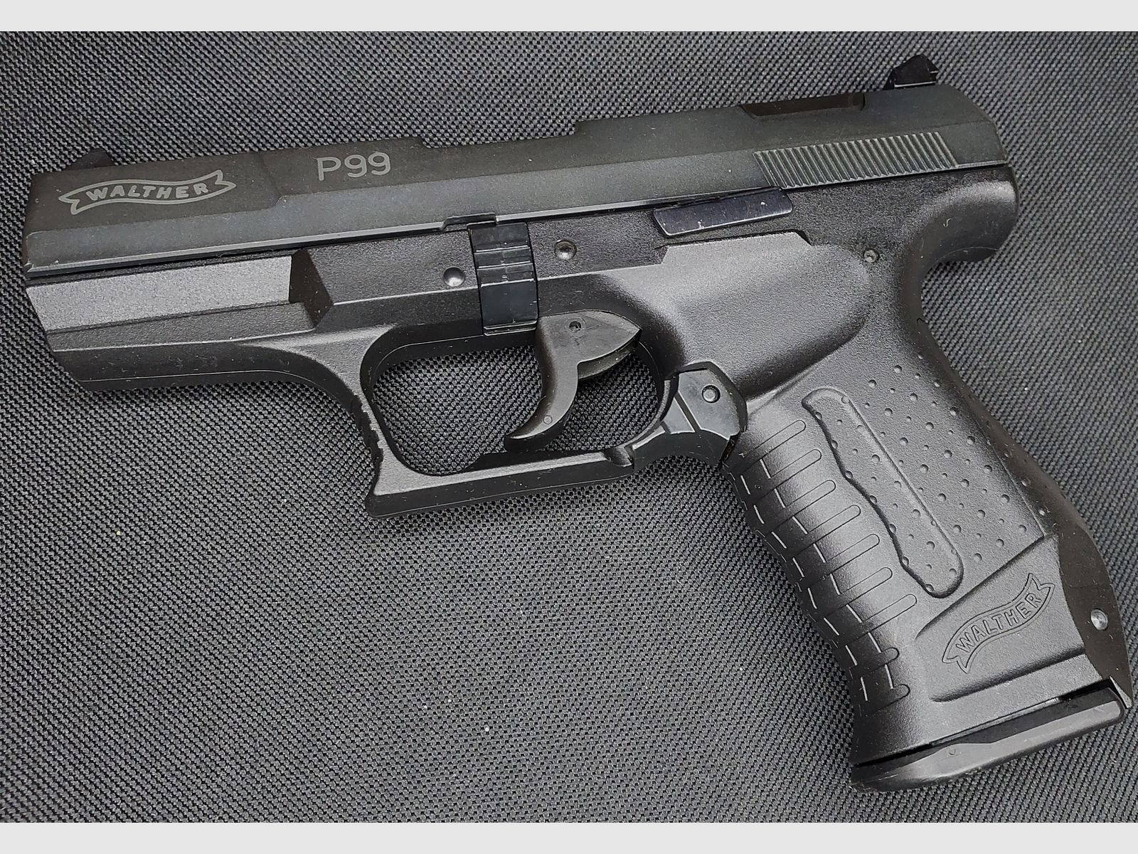 Walther P99 blank firing pistol 9mm P.A.K. (PTB 762) P 99