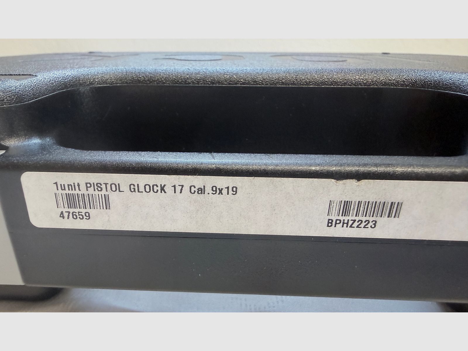 Glock17 gen 5, like-new Glock 17 Gen. 5 (9×19) – fired only once with 17 shots.