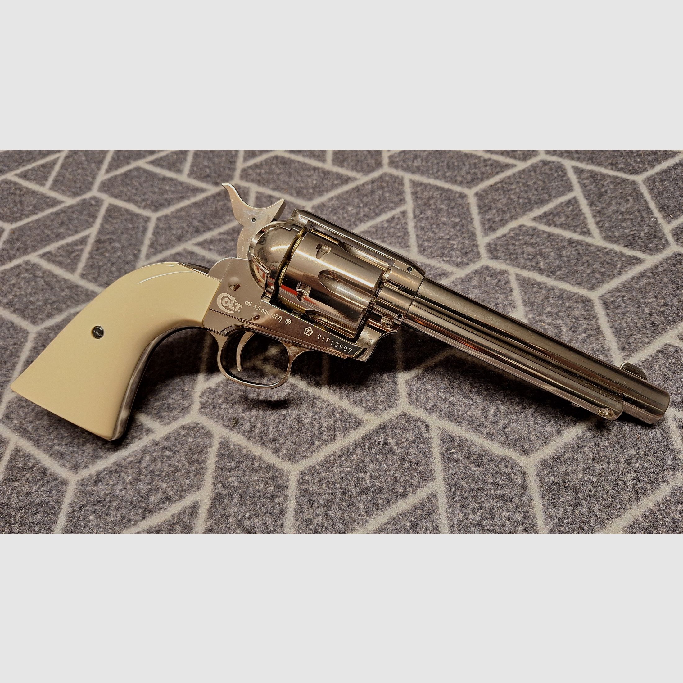 Colt Single Action Army® 45 nickel Co2 revolver caliber 4.5 mm BB-NEW