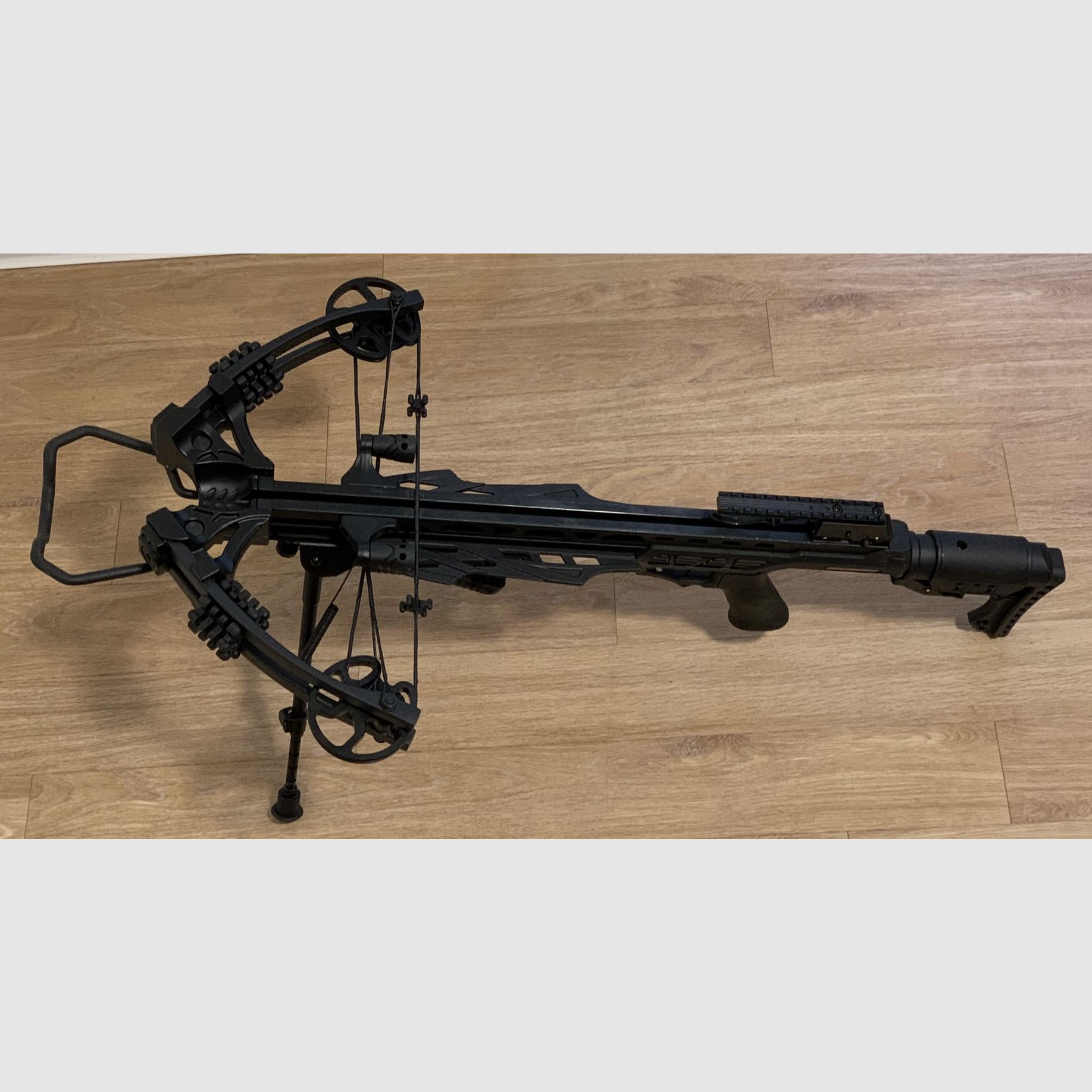 X-BOW FMA Scorpion III - 405 fps / 200 lbs - Compoundbogen mit Zubehör