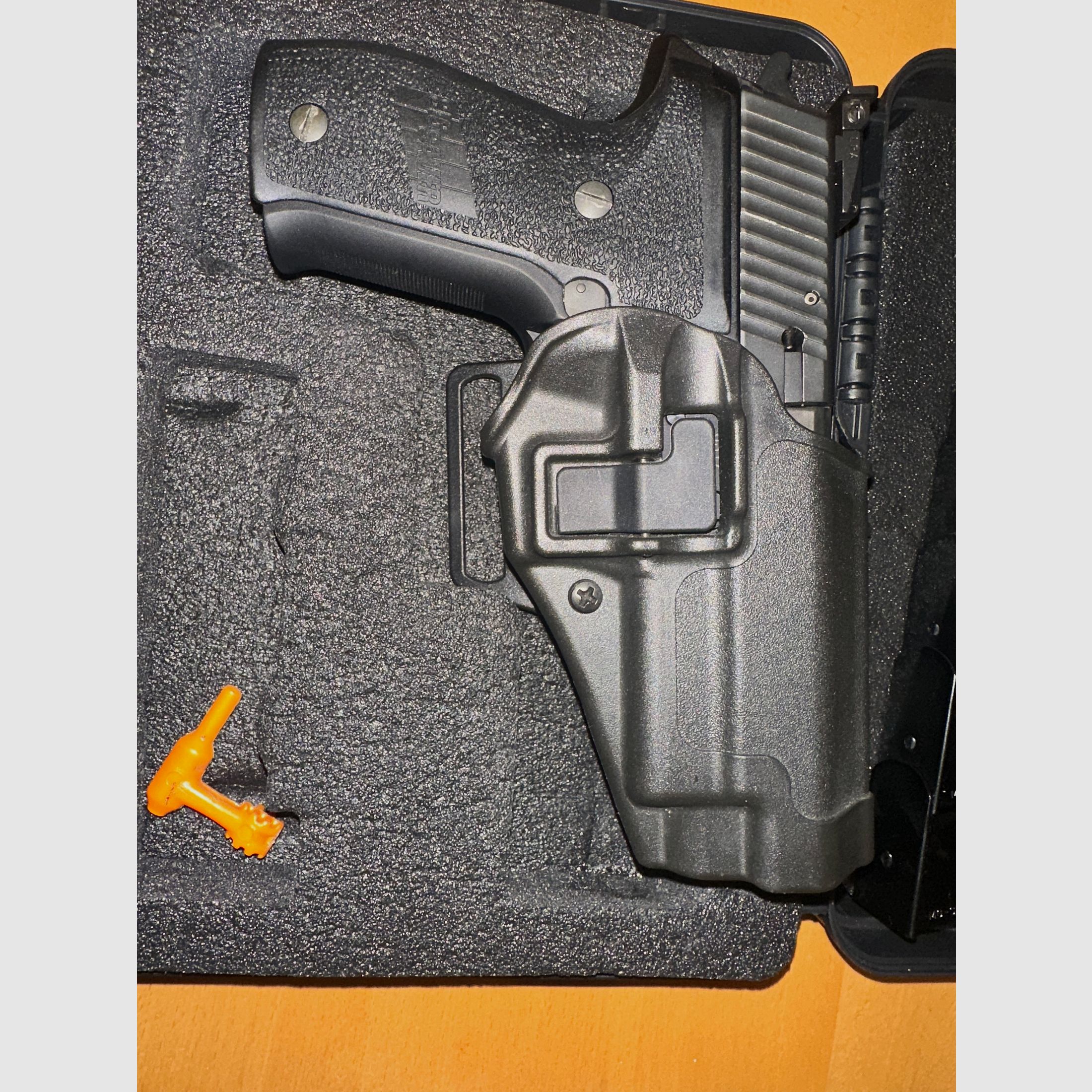  SIG Sauer Ha.Pistole 9mmLuger SIG Sauer P226  US Navy-SEALS  (9mmPara/9x19)  und HOLSTER