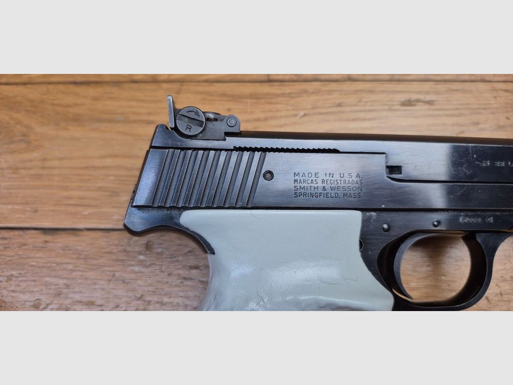 Superbo pistola Smith&Wesson Mod.41 – Cal. .22LR – Tutto in acciaio reale – Brunitura al 100% – Arma del 1971 – Meccanica e canna eccezionali – Una delle armi a mano più basse mai realizzate – Due set di impugnature – Due caricatori – Ottimo stato Sup. – TBE++, immagine 5 di 28