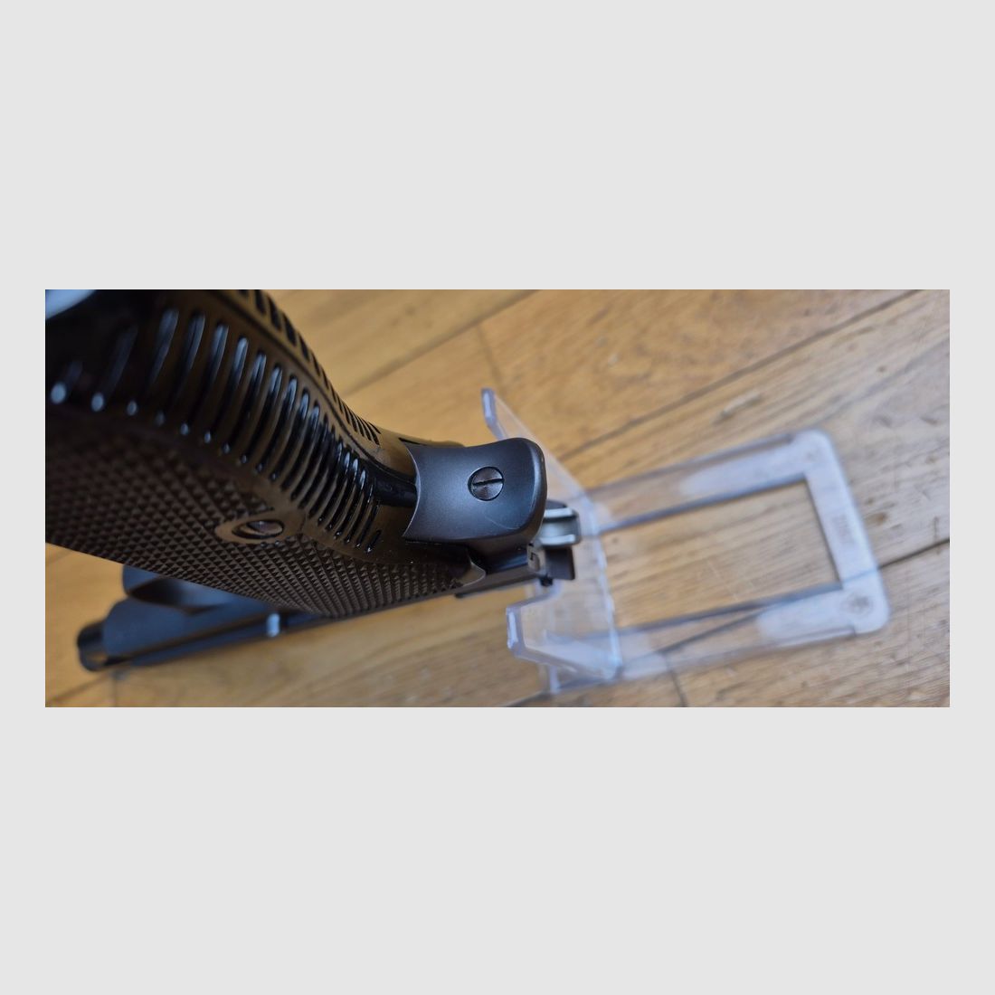 Bardzo rzadki pistolet SIG P210-5 – „Ten” P210 do zawodów! (i nie tylko do precyzji!) – Kal. 9×19 – 100% broń SIG ze Szwajcarii sprzed 1984 roku – Nowa lufa 15 cm – Przesunięta muszka Patridge i mikrometryczna szczerbina 100% stal – Broń z marca 1971 roku – Bardzo ładne oksydowanie / fosfatowanie – Spust do zawodów – Jeden z 3.294 P210-5! – Marzenie o działaniu – 2. magazynek – Stan TBE++/TBE+++!, zdjęcie 14 z 26