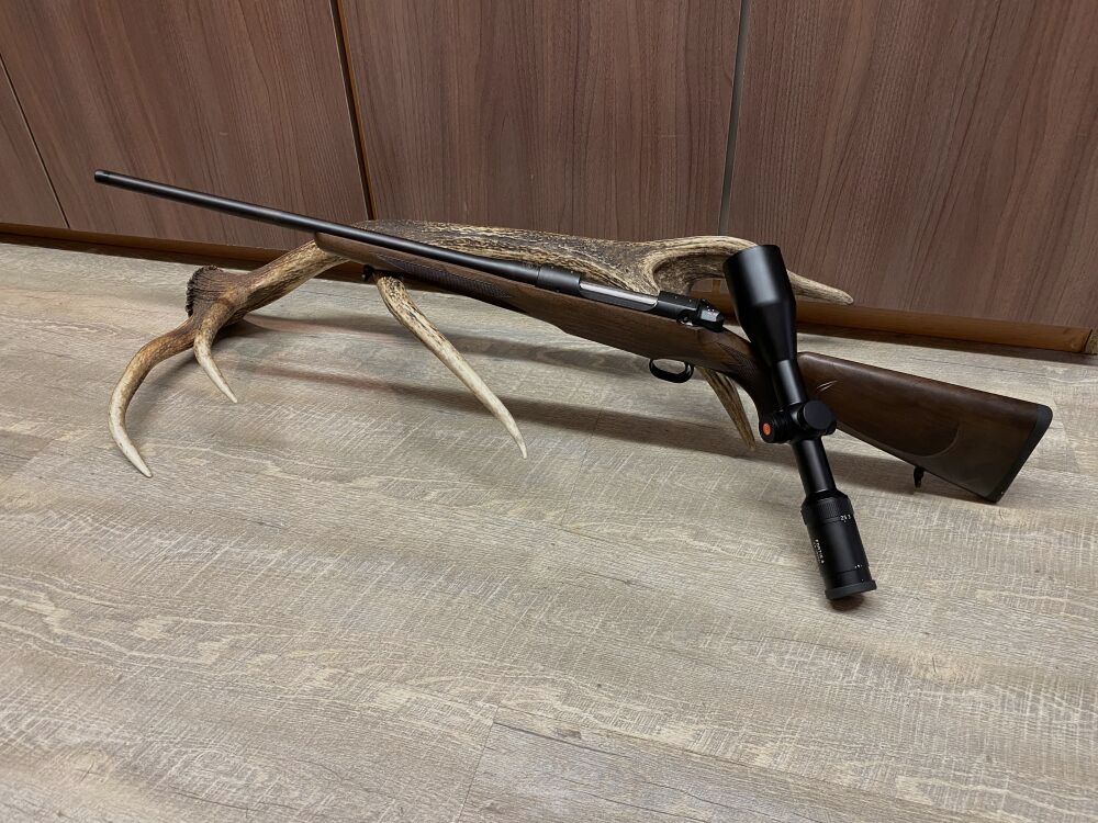 Mauser M12 Pure, z Leica Fortis 6 2,5-15x56 i