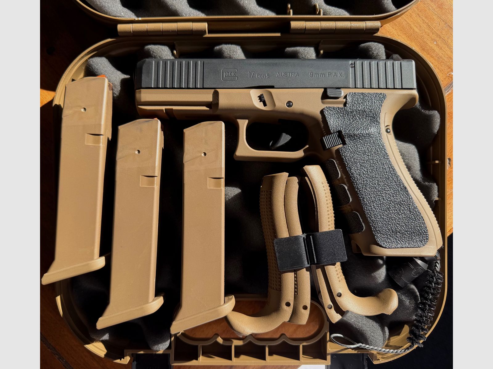 Glock 17 Gen5 French Army Limited Blank Firing 9mm 3 Magazines TOP, image 1 of 6