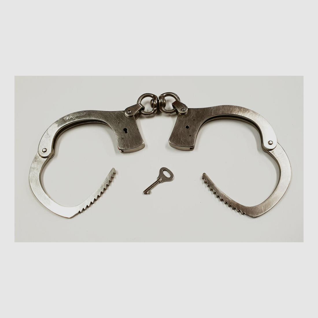 CLEJUSO Clemen & Jung e.K. Handfessel CLEJUSO No. 12 D , steel nickel plated Handschelle, Made in Germany, gebraucht