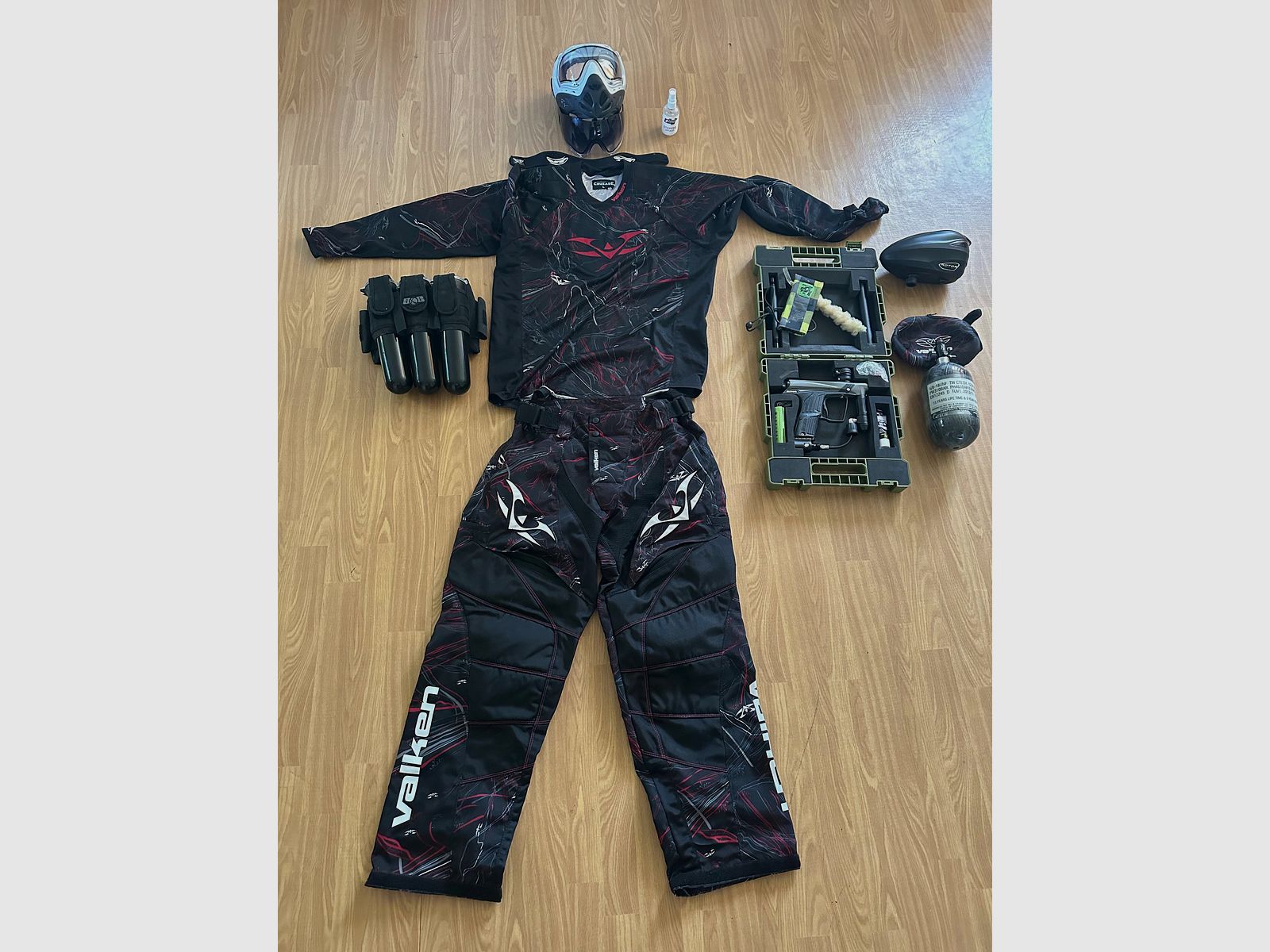Paintball Komplettset – Planet Eclipse Etha, Dye Rotor, HP-Flasche, Maske & Kleidung