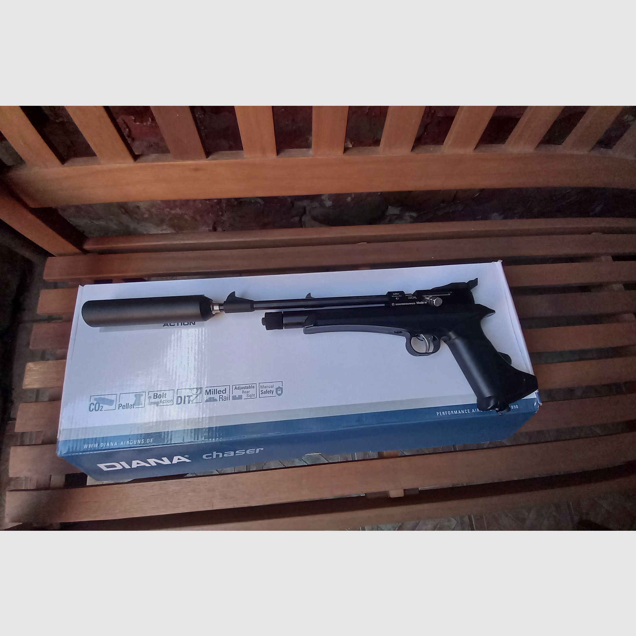 Pistolet Co2 "Diana Chaser" cal. 5,5mm Diabolo en boîte avec étui., image 1 sur 8