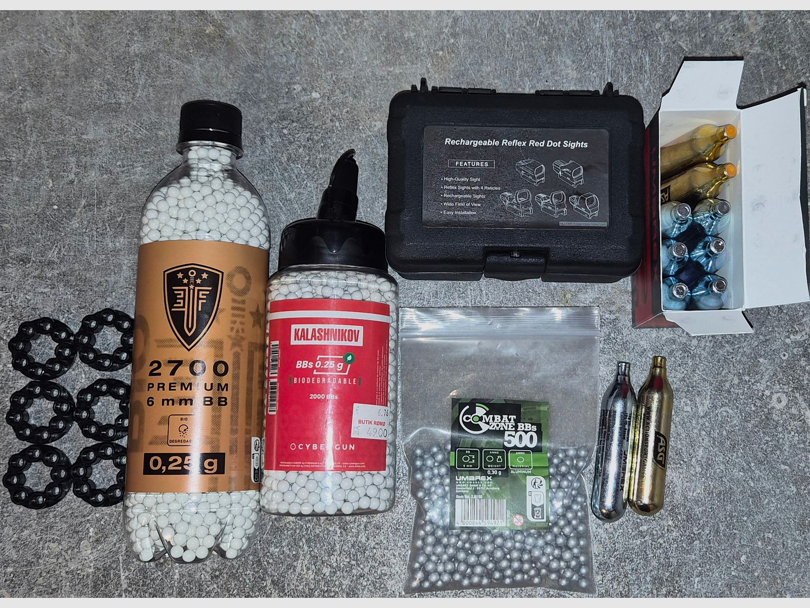 Ruger SuperHawk 8" 6 mm, CO₂, < 4,0 J, Chrome-Finish inkl. Red Dot Visier und Zubehör