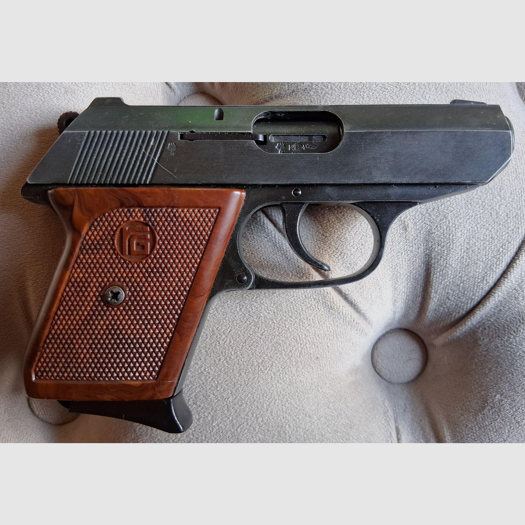 Rhöm RG9 pistol repeater 8mm blank / gas free from 18 years