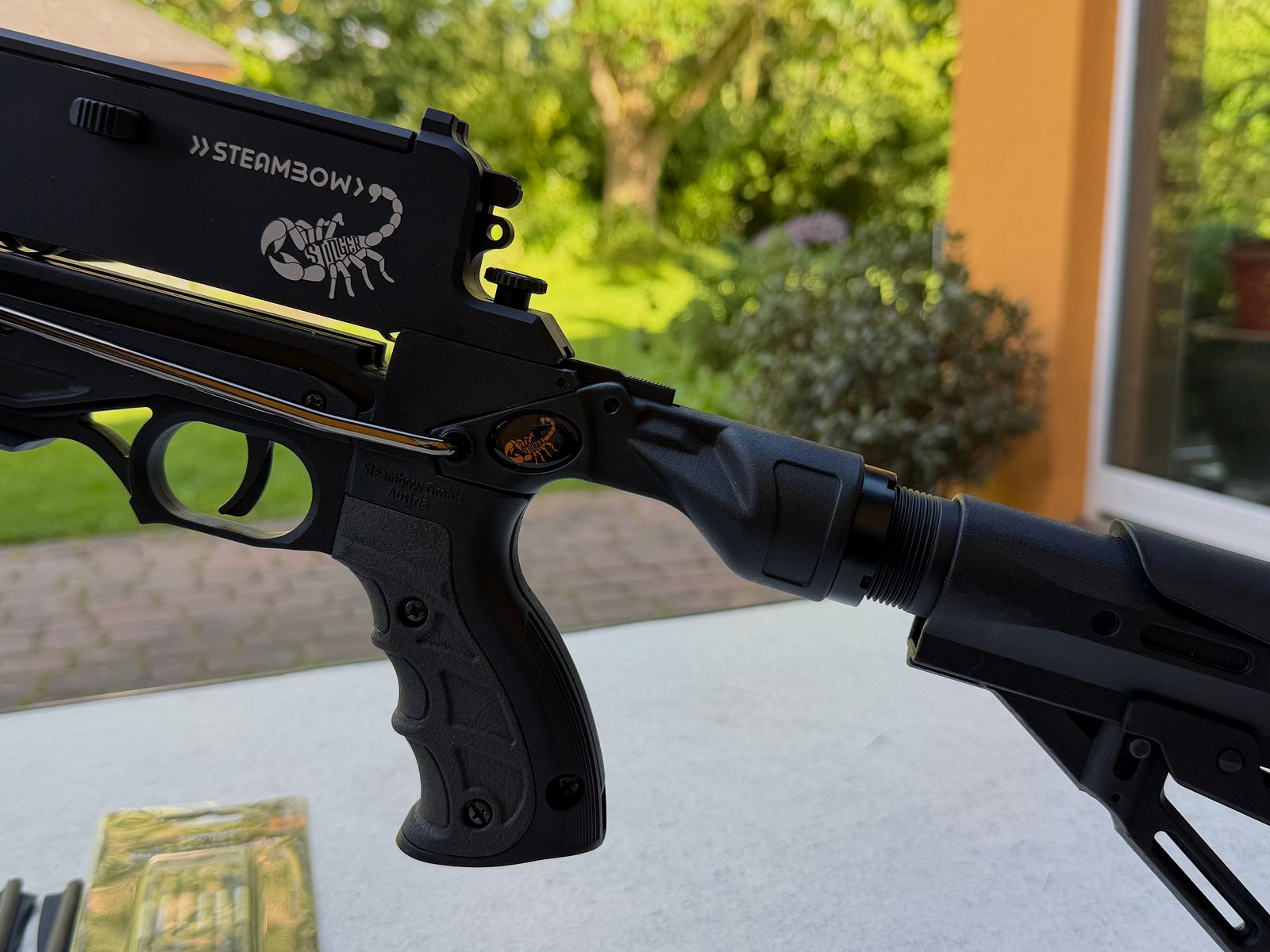 AR-6 Stinger II mit Metallmagazin
