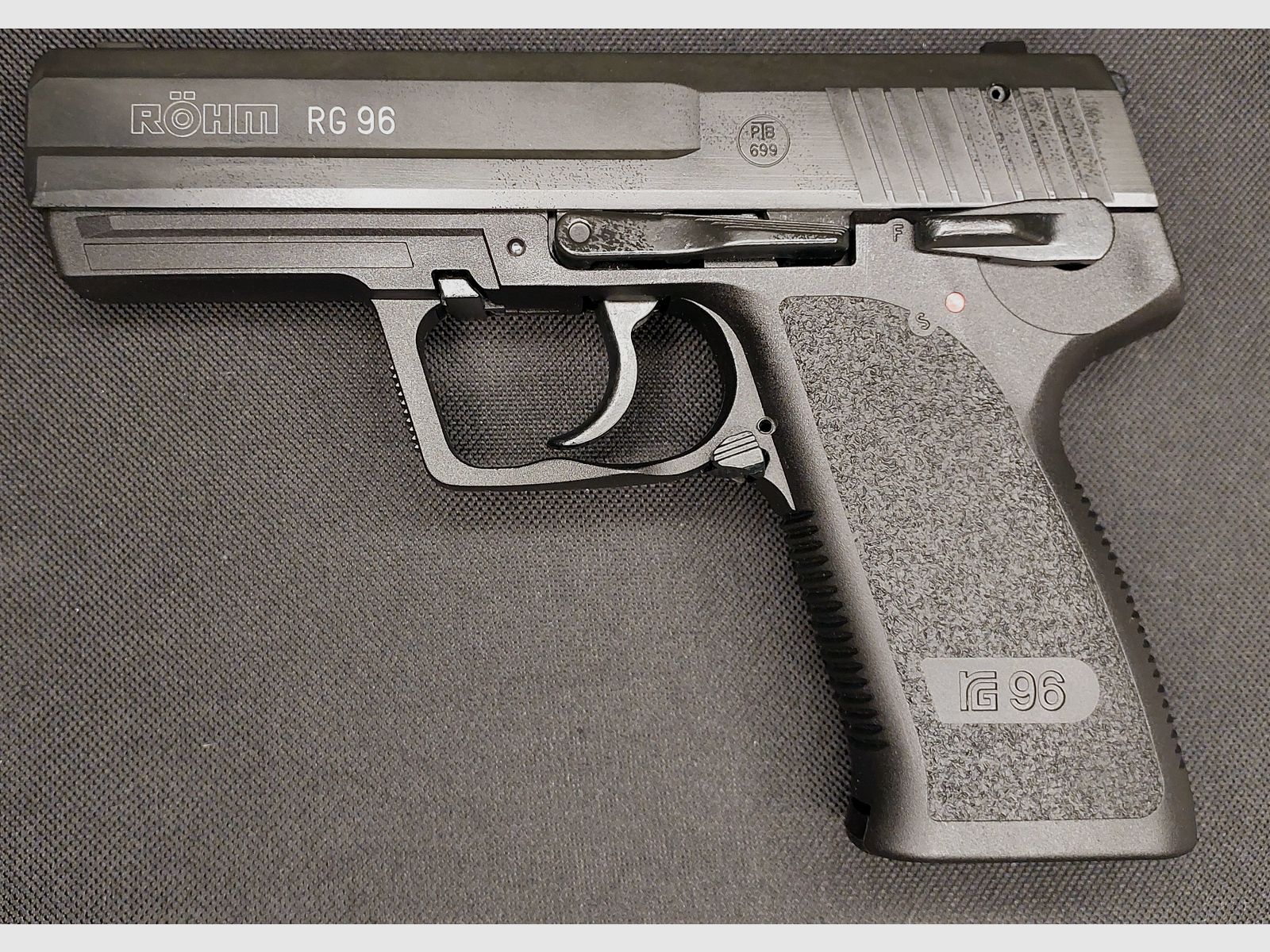 Röhm RG 96 Schreckschuss Pistole brüniert (PTB 699) neuwertig!