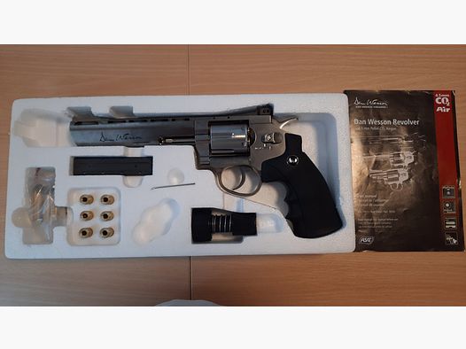 DAN Wesson Revolver