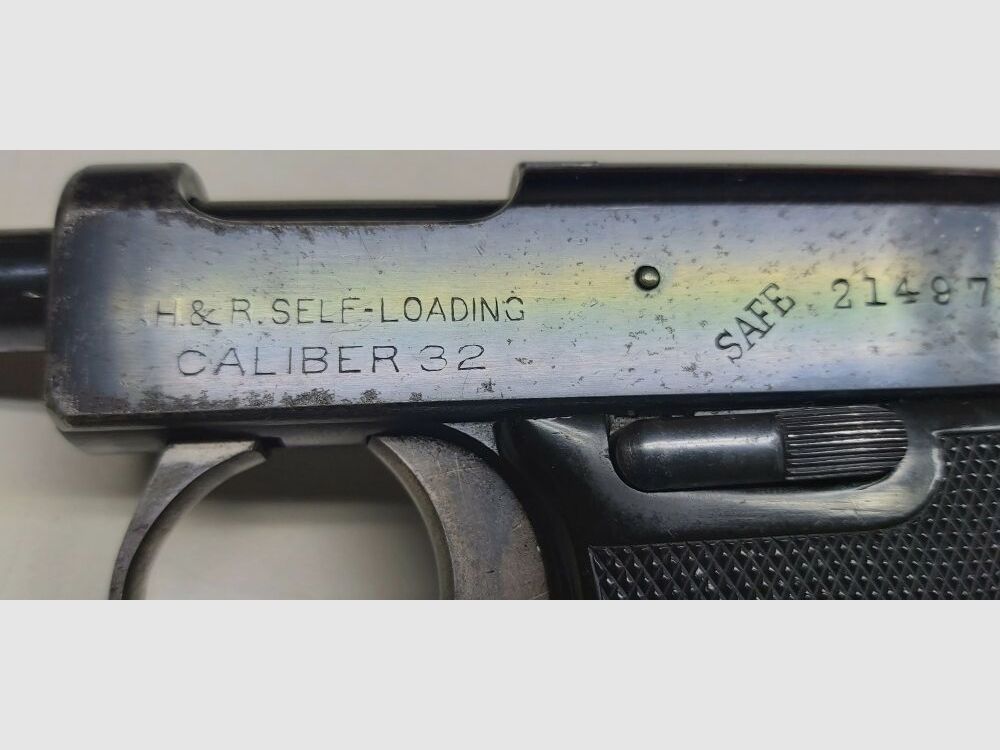 Harrington & Richardson Arms Co Zelfladend