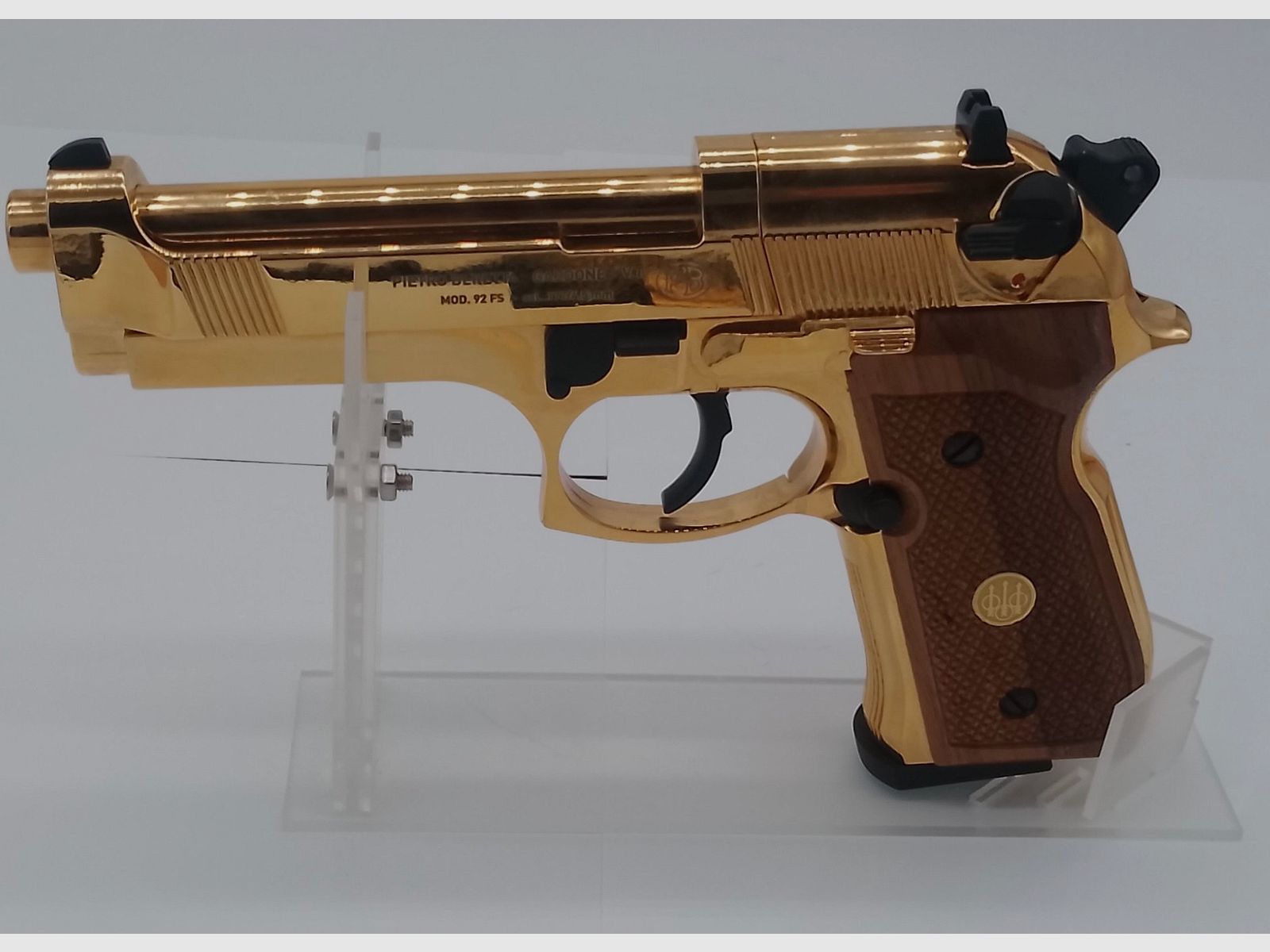 Beretta Mod.92 FS, 24 Karat Gold-Finish mit Echtholzgriffschalen, Bild 1 von 5