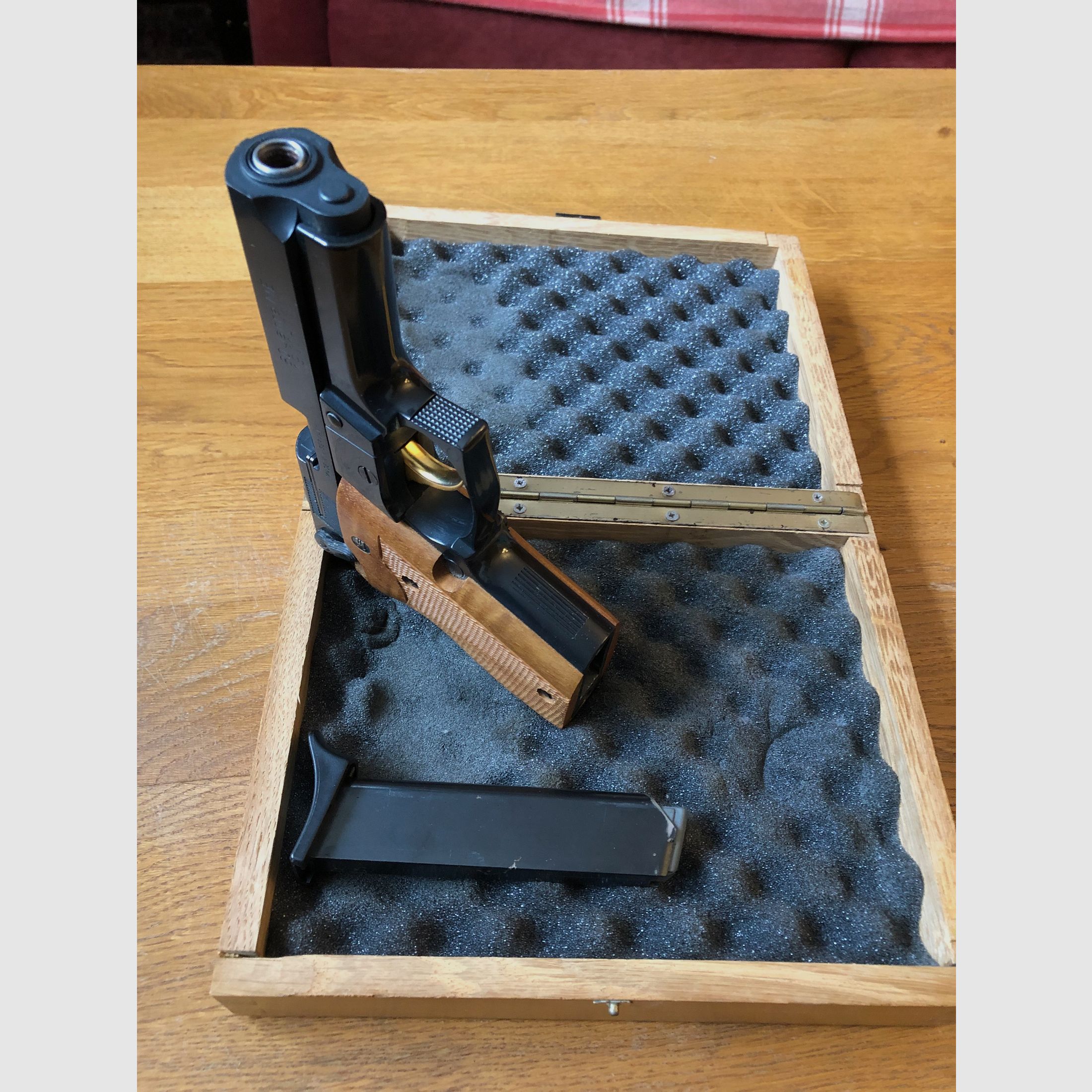 ME 9 collector's pistol anniversary model in wooden case
