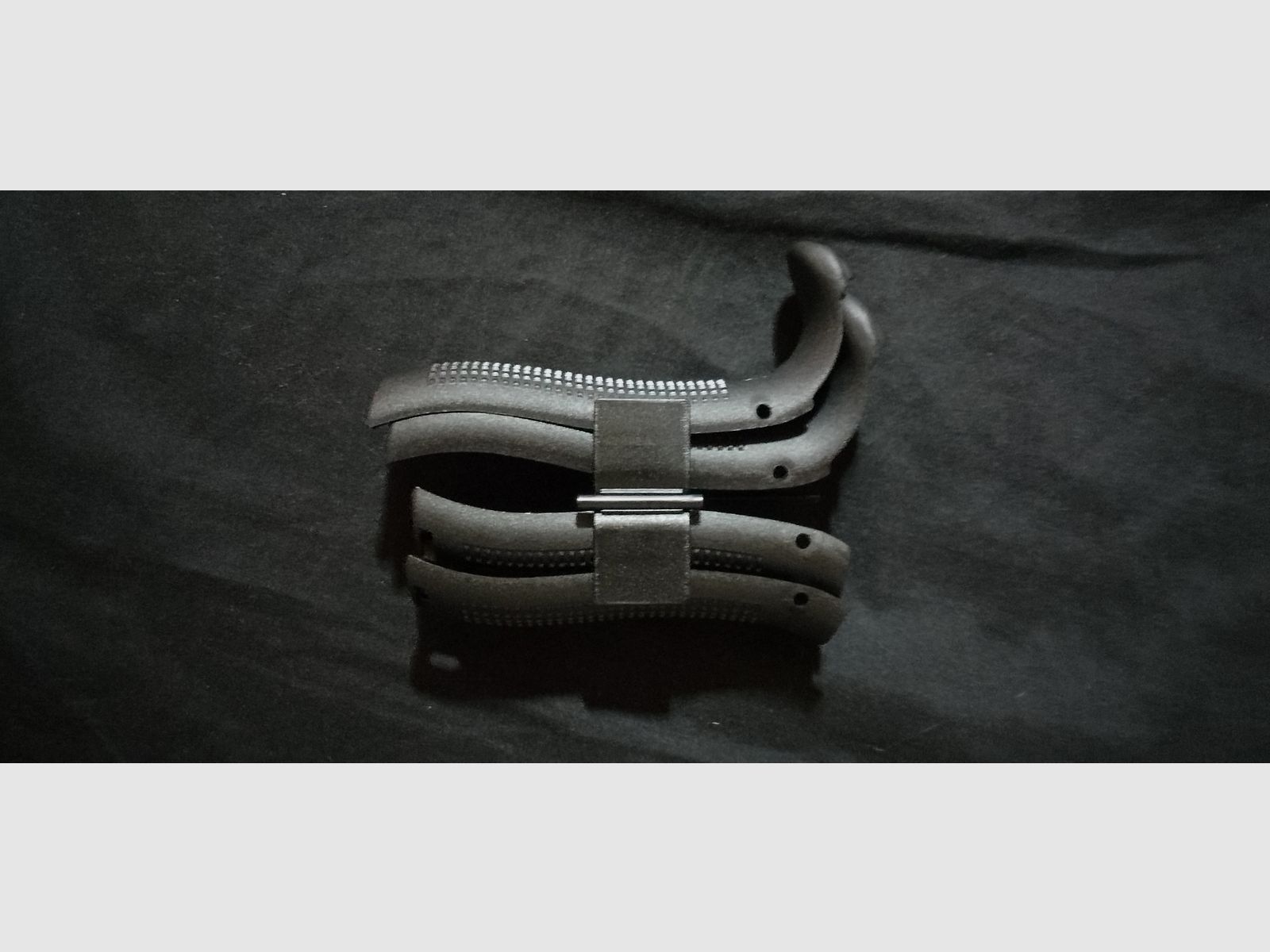 Backstraps 4 teiliges Griffschalenset Glock 17 baugleiche Modelle, 2x mit 2x ohne Beavertail  Größe M-2mm  Größe L-4mm