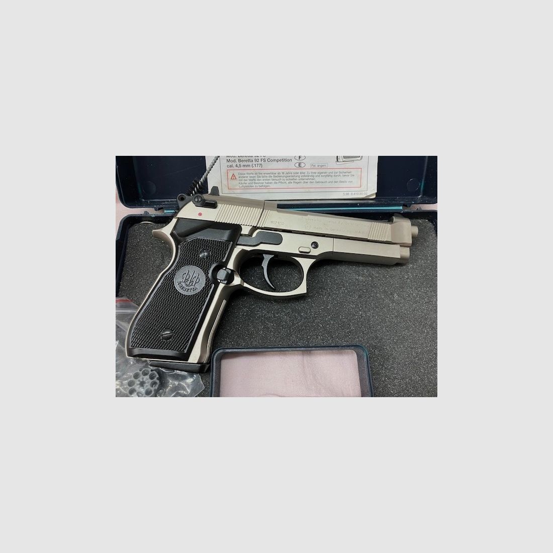 Pistola Co2 Umarex Modello Beretta 92 FS, calibro 4,5 mm