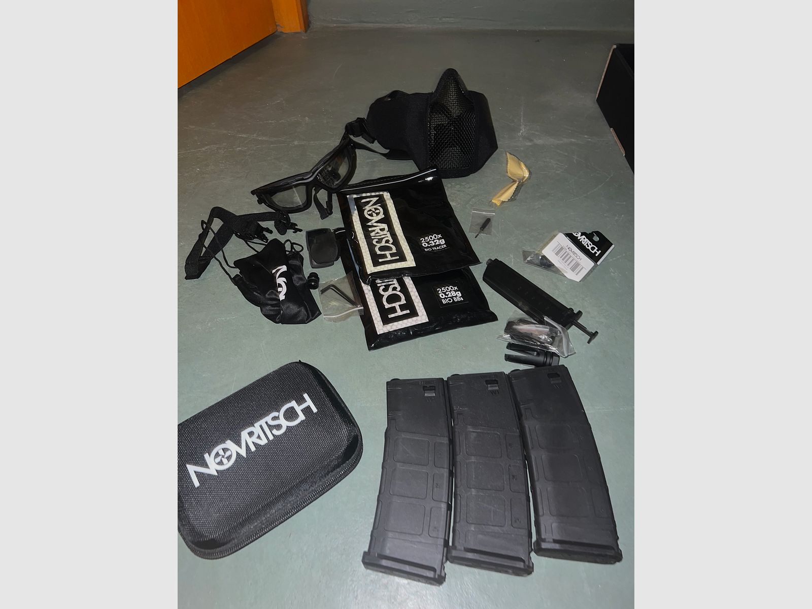 Novritsch SSR-4 Airsoft rifle + equipment