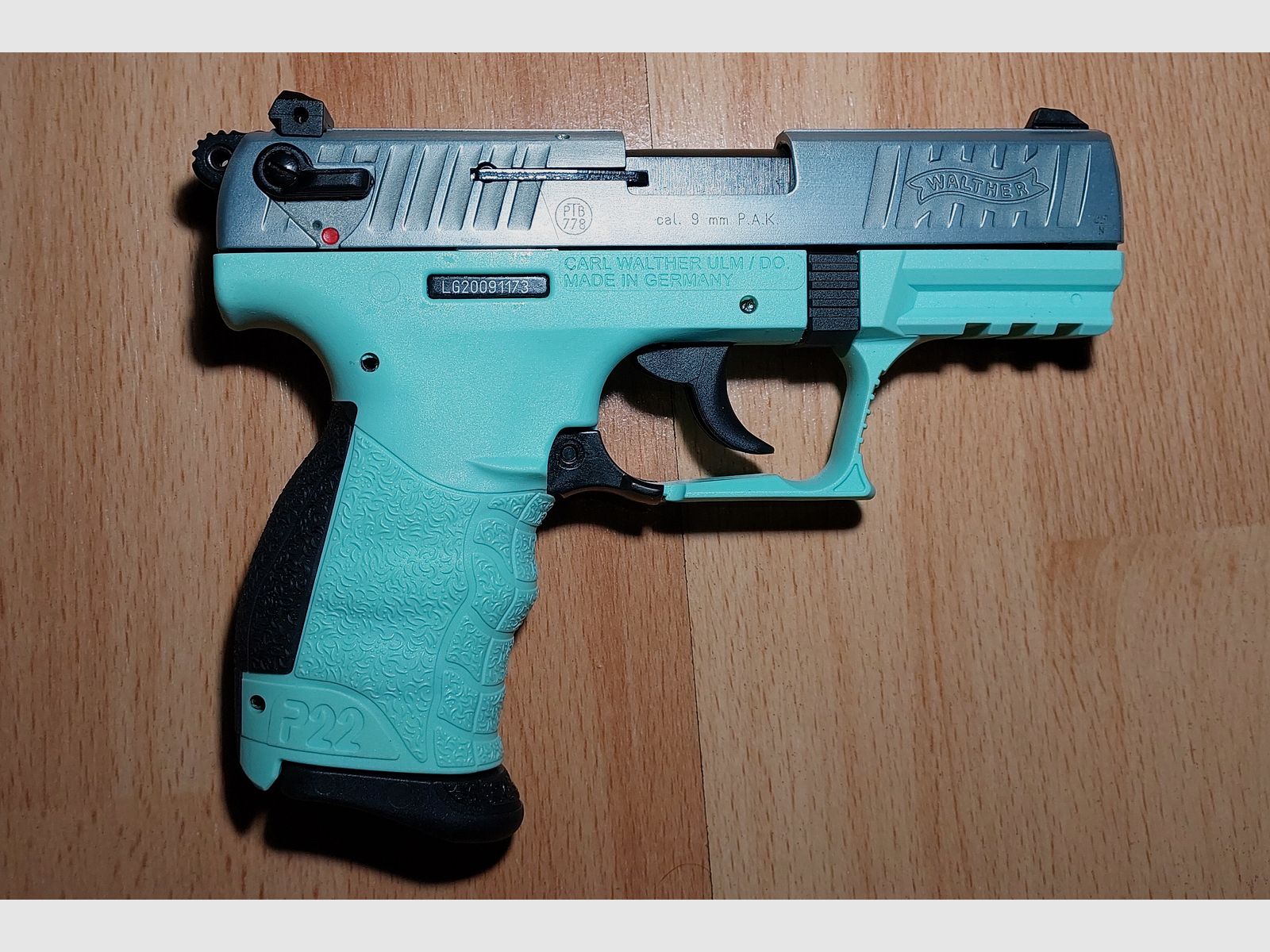 Walther P22Q blank firing pistol 9mm P.A.K. MINTOS (PTB 778) - as good as new!