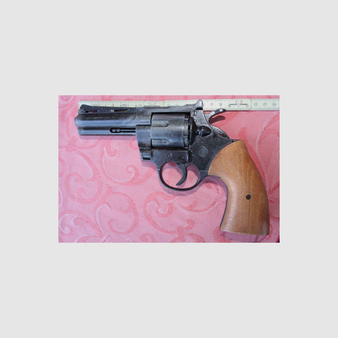 ME. Magnum Double Action. Revolver Cal. 380 9mmK. PTB 438