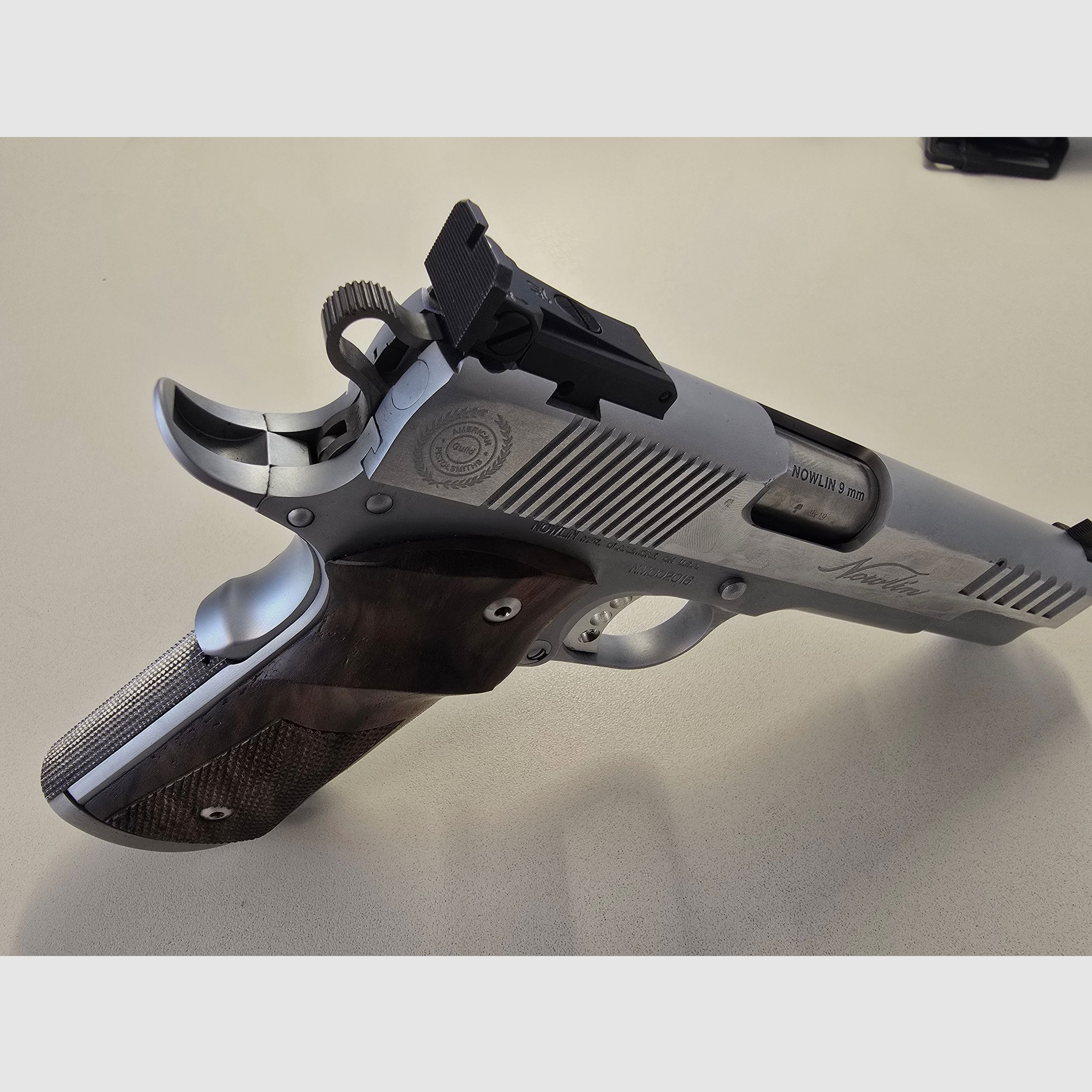 Nowlin Crusader 9mm 1911 – pistola da competizione personalizzata – molto curata con custodia e accessori