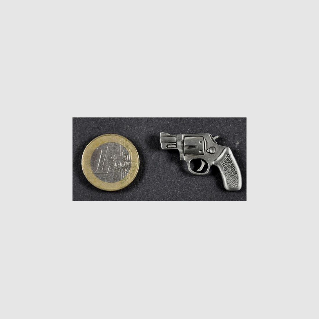 Taschenrevolver .38 Spezial als Metall-Anstecker
