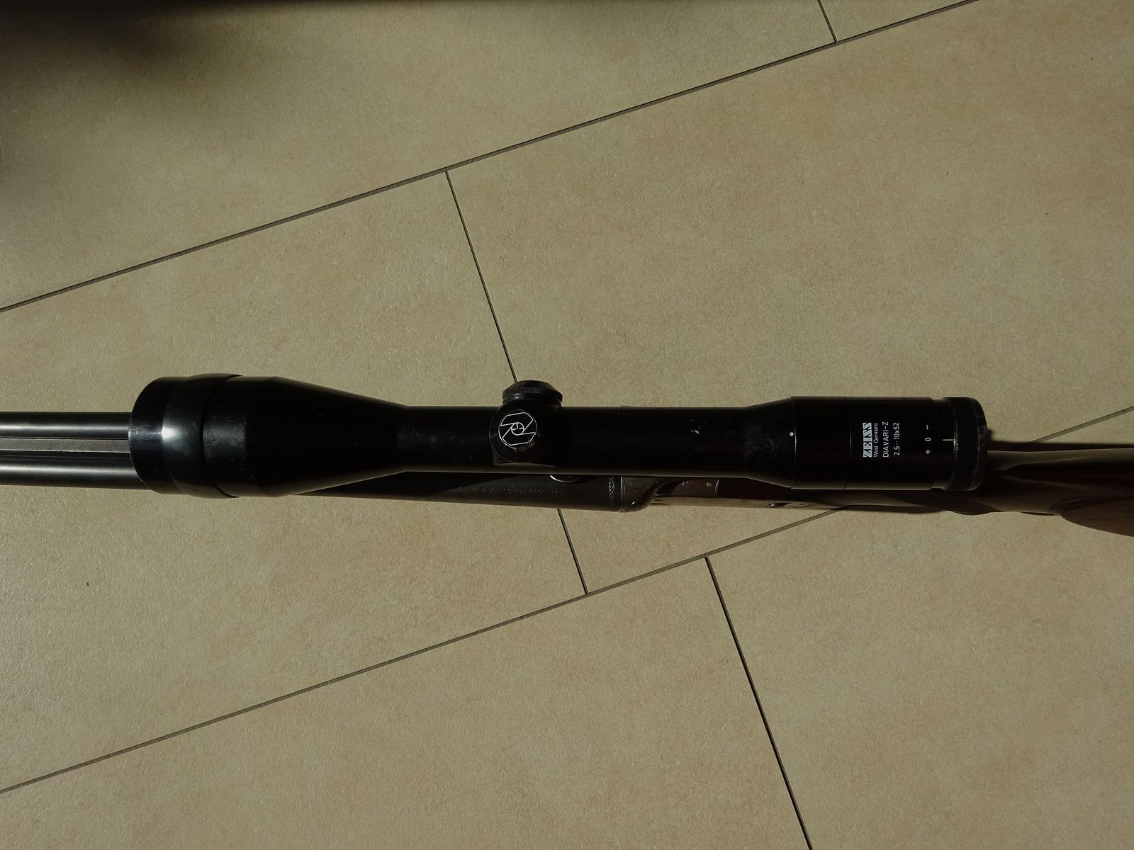 Elegante Einsteigerwaffe für Jungjäger sowie ideale Kombiwaffe für Feld/Waldreviere: Sauer & Sohn Modell 3000 Drilling Kal. 7x65R 16/70