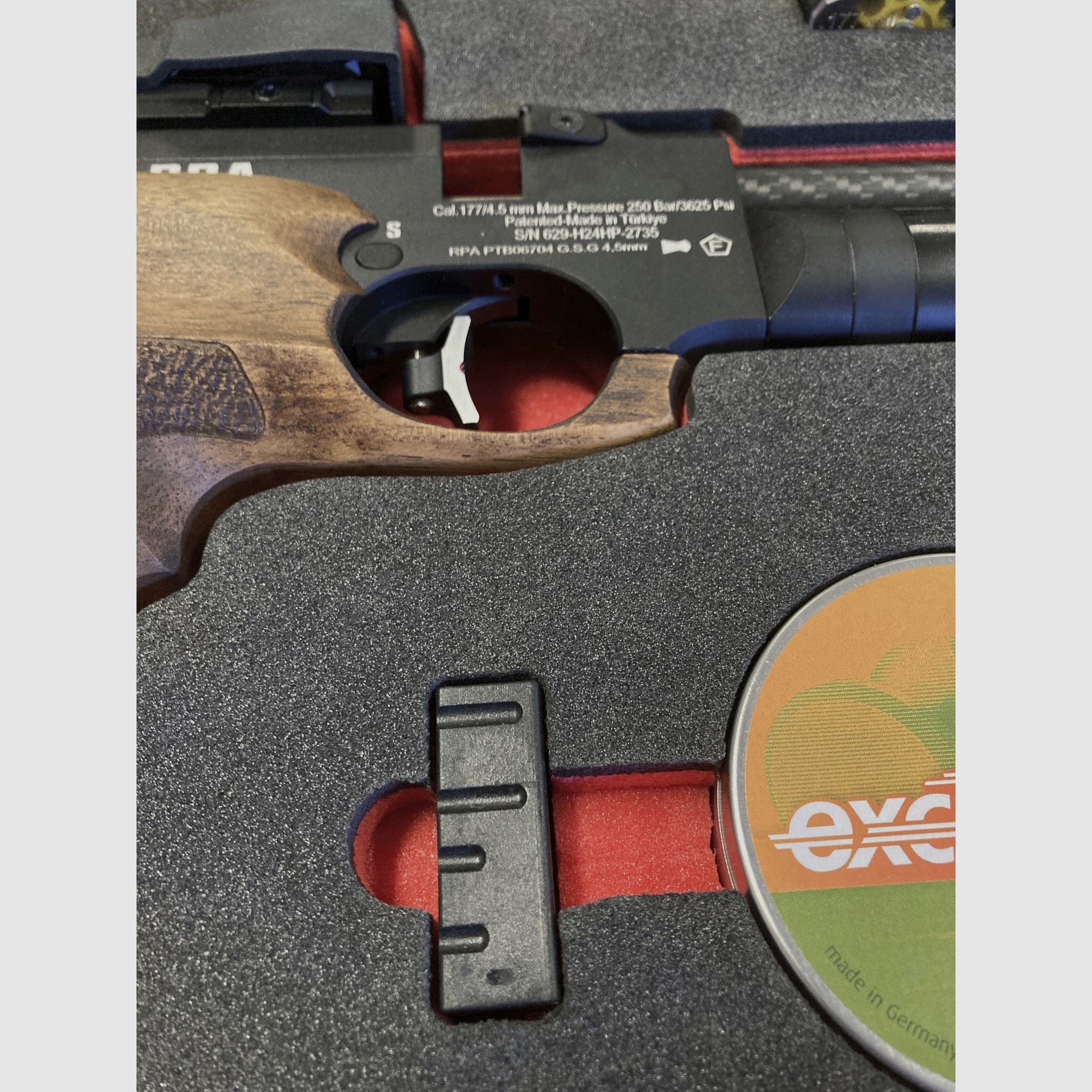 CNC-gefräste Koffereinlagen aus festem Schaumstoff