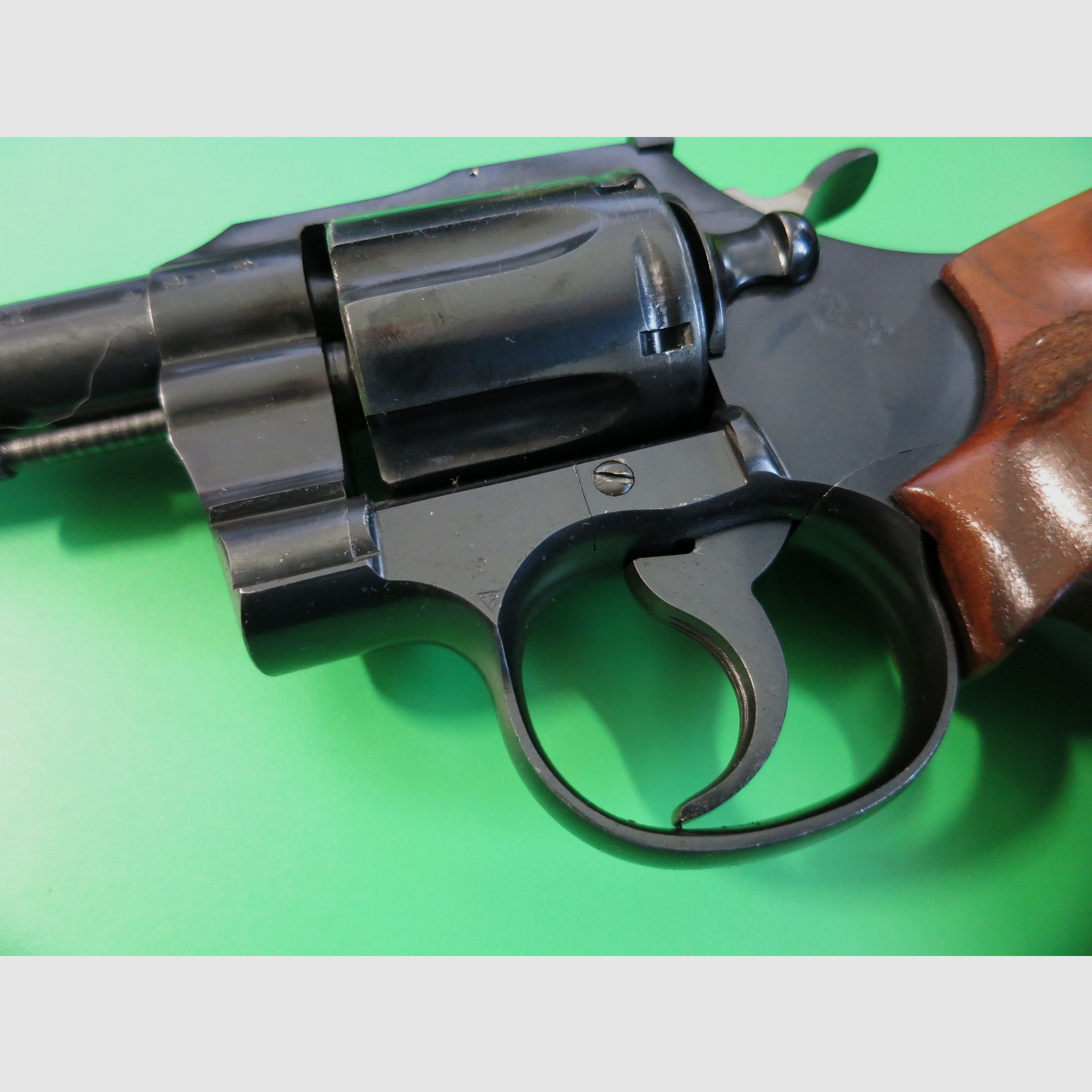 Revolver COLT Officer's Model Match, Vijfde uitgave van de serie in .22lr, Sportgreep #2