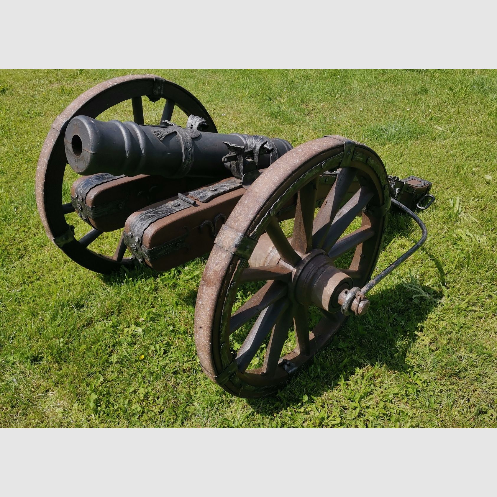 Large XXL firecracker cannon with very elaborate blacksmithing and new muzzle-loading cannon.
