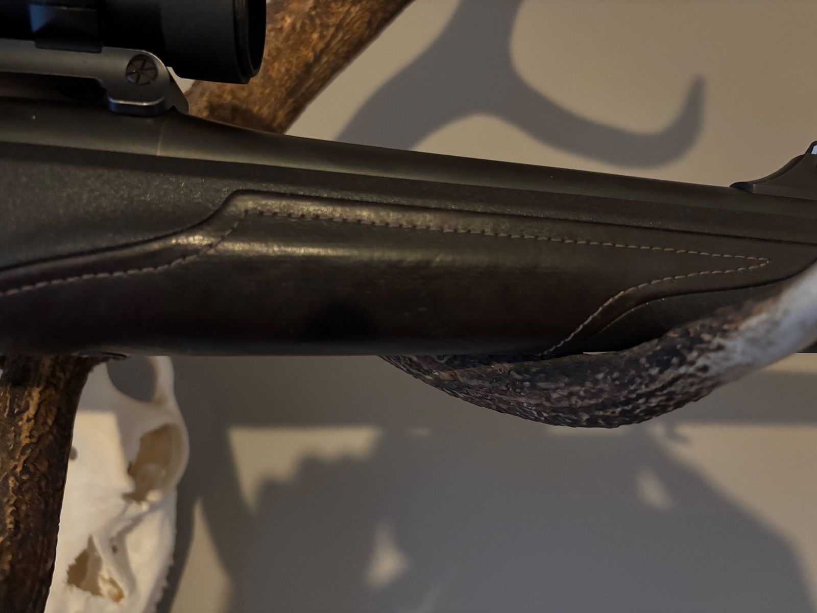 Blaser R8 leren kolf / linkshandig in kaliber 30/06