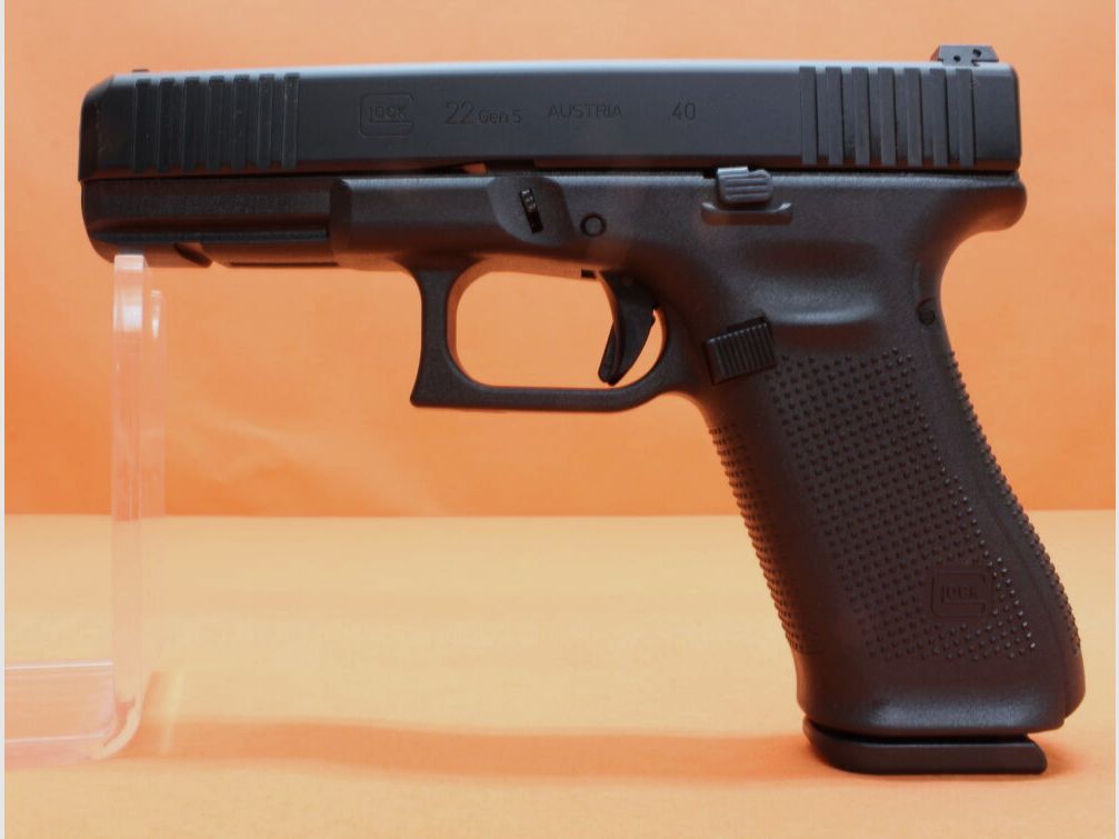 Glock Ha.Pistole .40S&W Glock 22 Gen5 114mm Lauf/ Front Serrations/ Reservemagazin