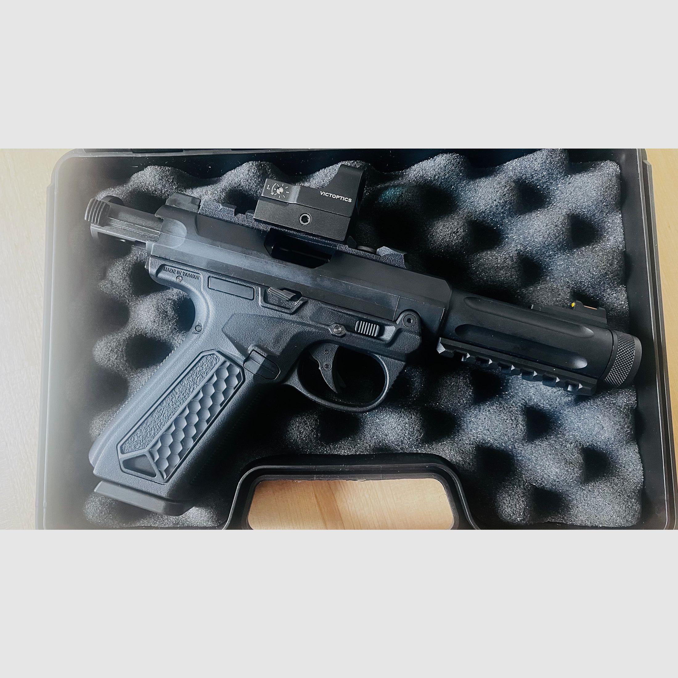 Action Army AAP-01 Assassin GBB z dodatkami i ulepszeniami - Nie jest bronią automatyczną