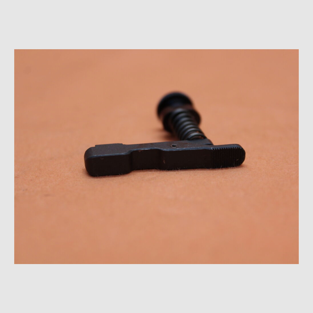 Schmeisser AR-15: Magazine Release/ Catch Ambidextrous Schmeisser - beidseitig bedienbarer Magazinhalter