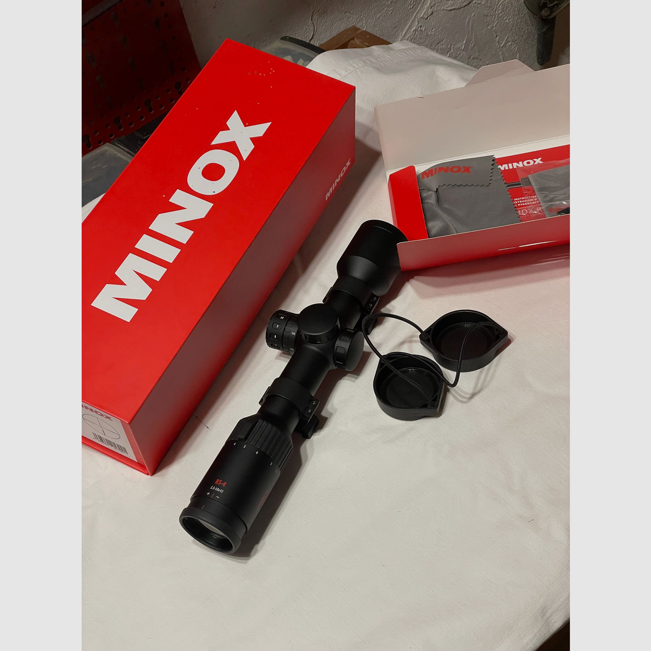 Scope Minox/ Blaser RS-4 2,5 - 10x42 Réticule lumineux 4, avec rail Picatinny Neuf - acheté en 2025 !